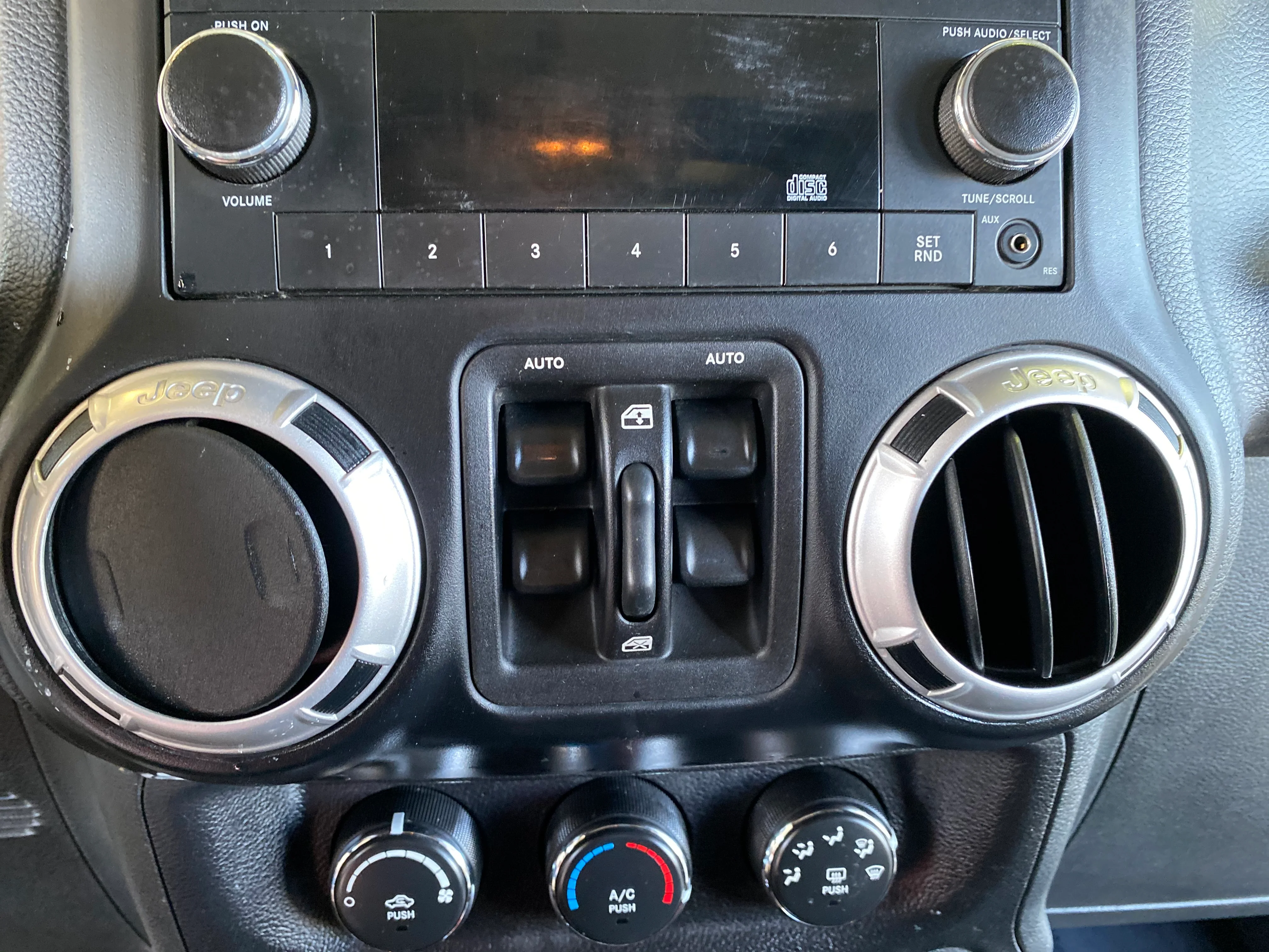 2012 Jeep Wrangler Unlimited Sahara Manual - Image 24