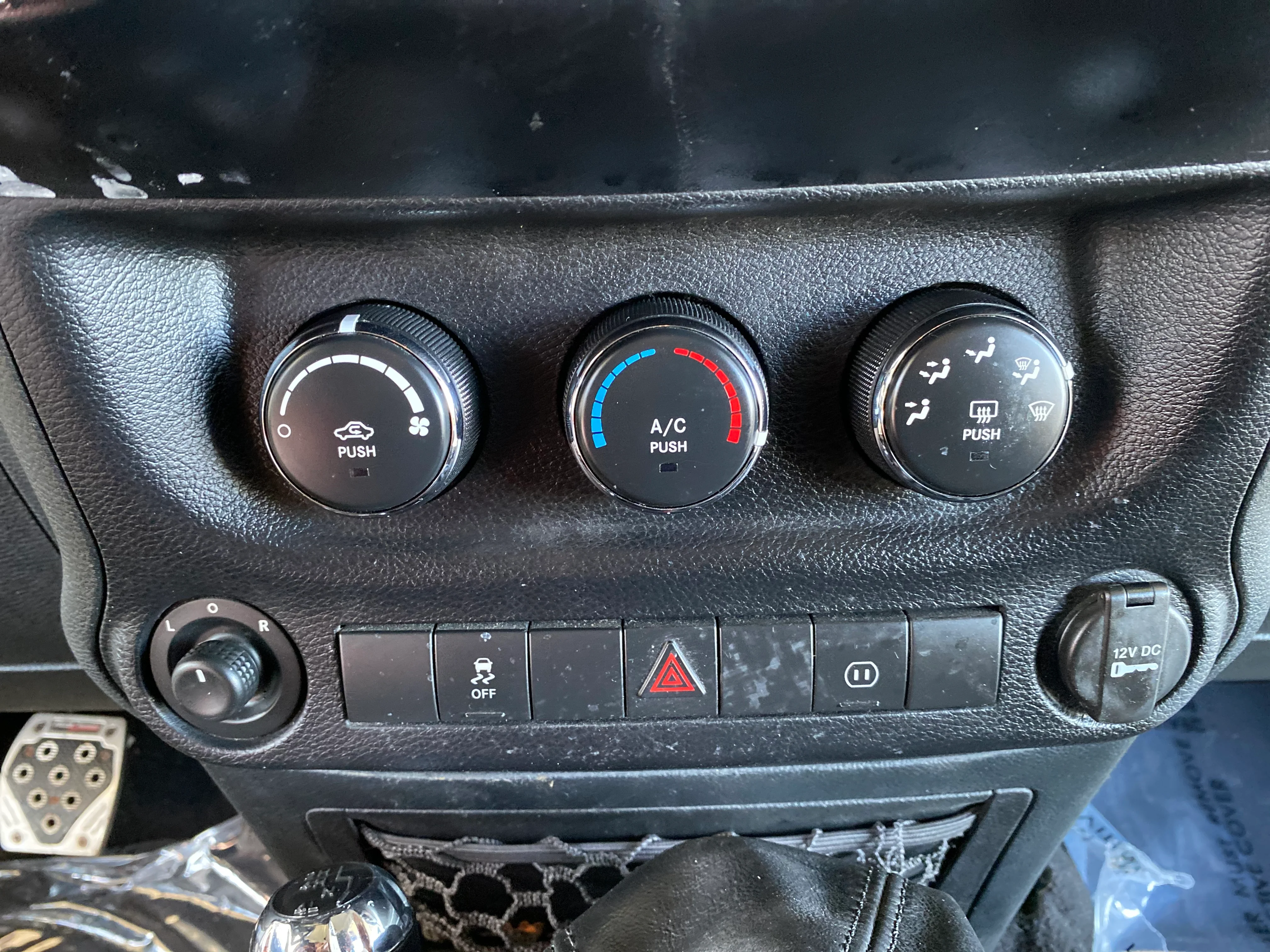 2012 Jeep Wrangler Unlimited Sahara Manual - Image 25