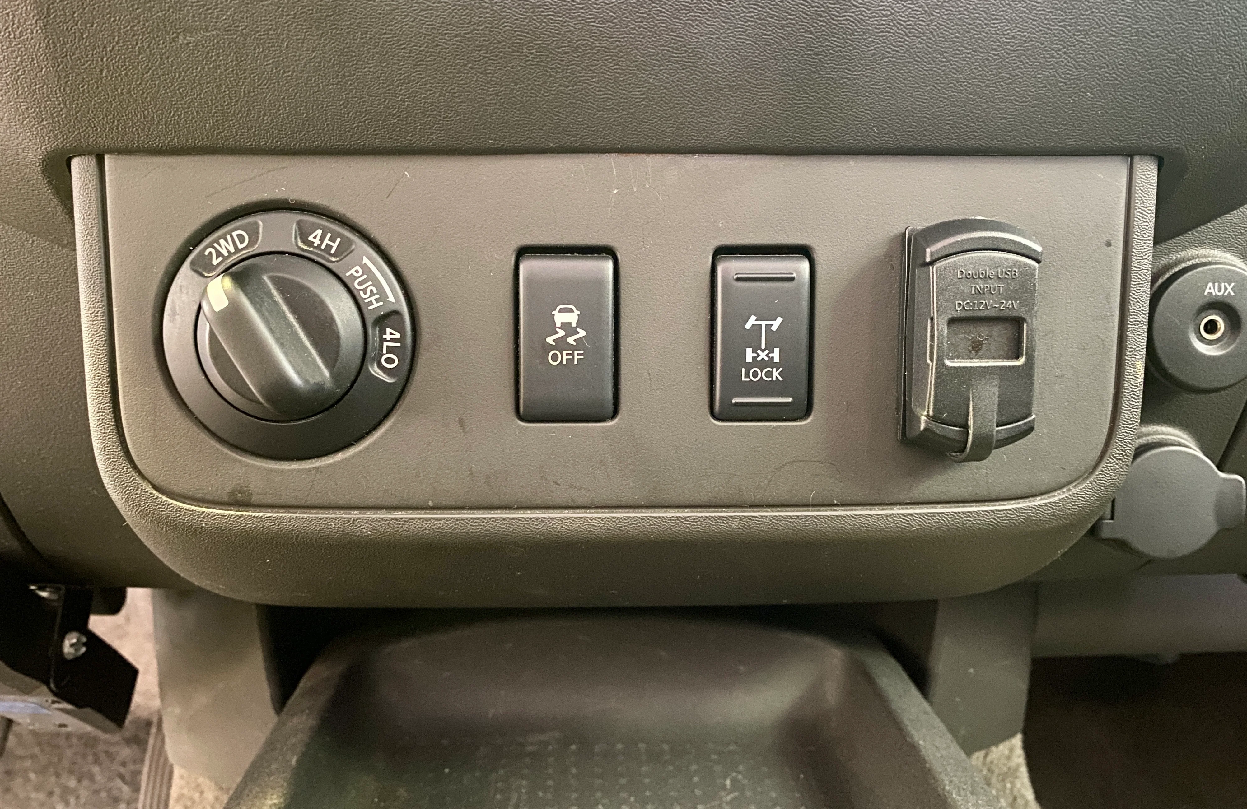 2012 Nissan Xterra PRO-4X Manual - Image 24