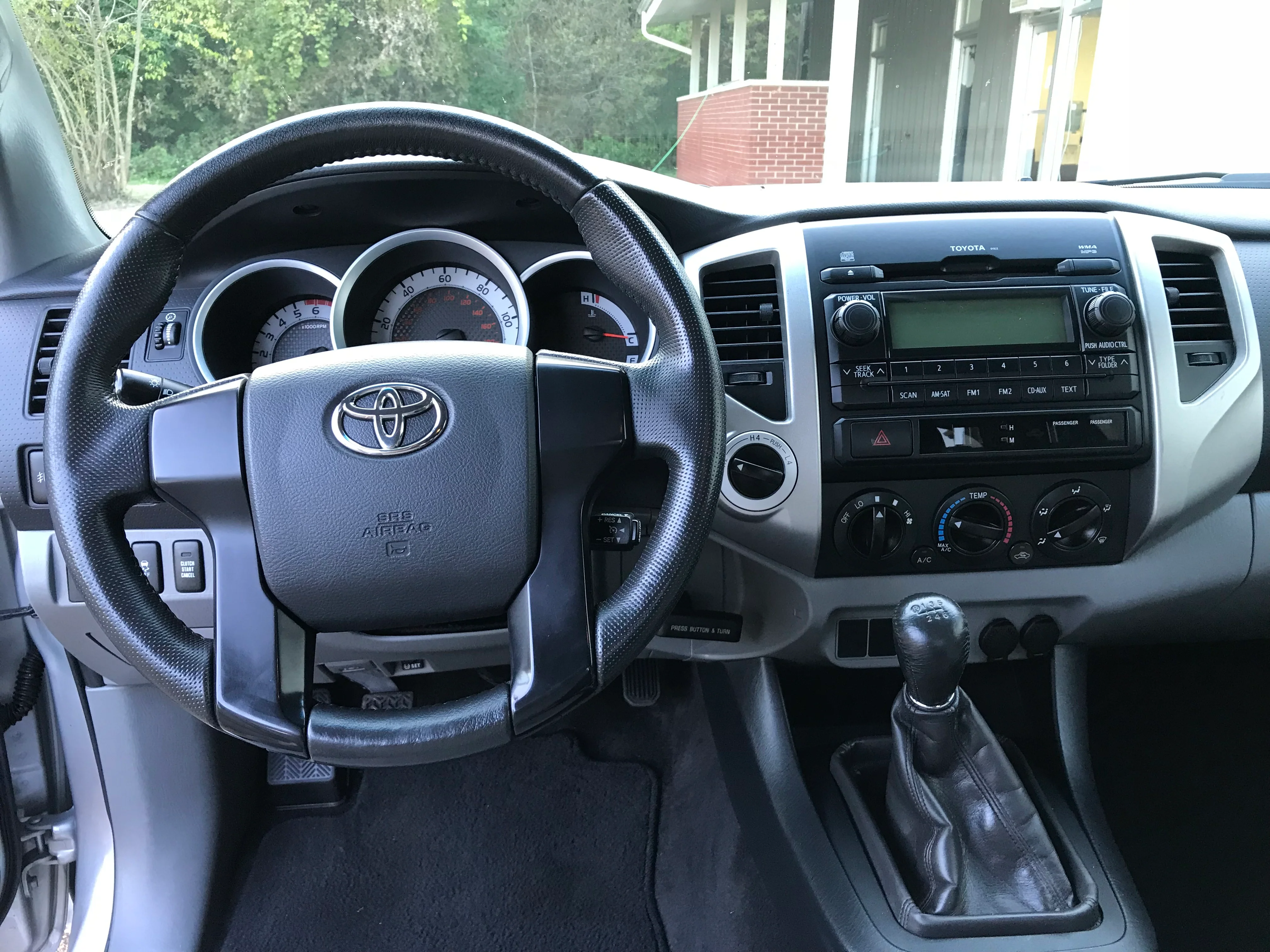 2012 Toyota Tacoma 4x4 - Image 10