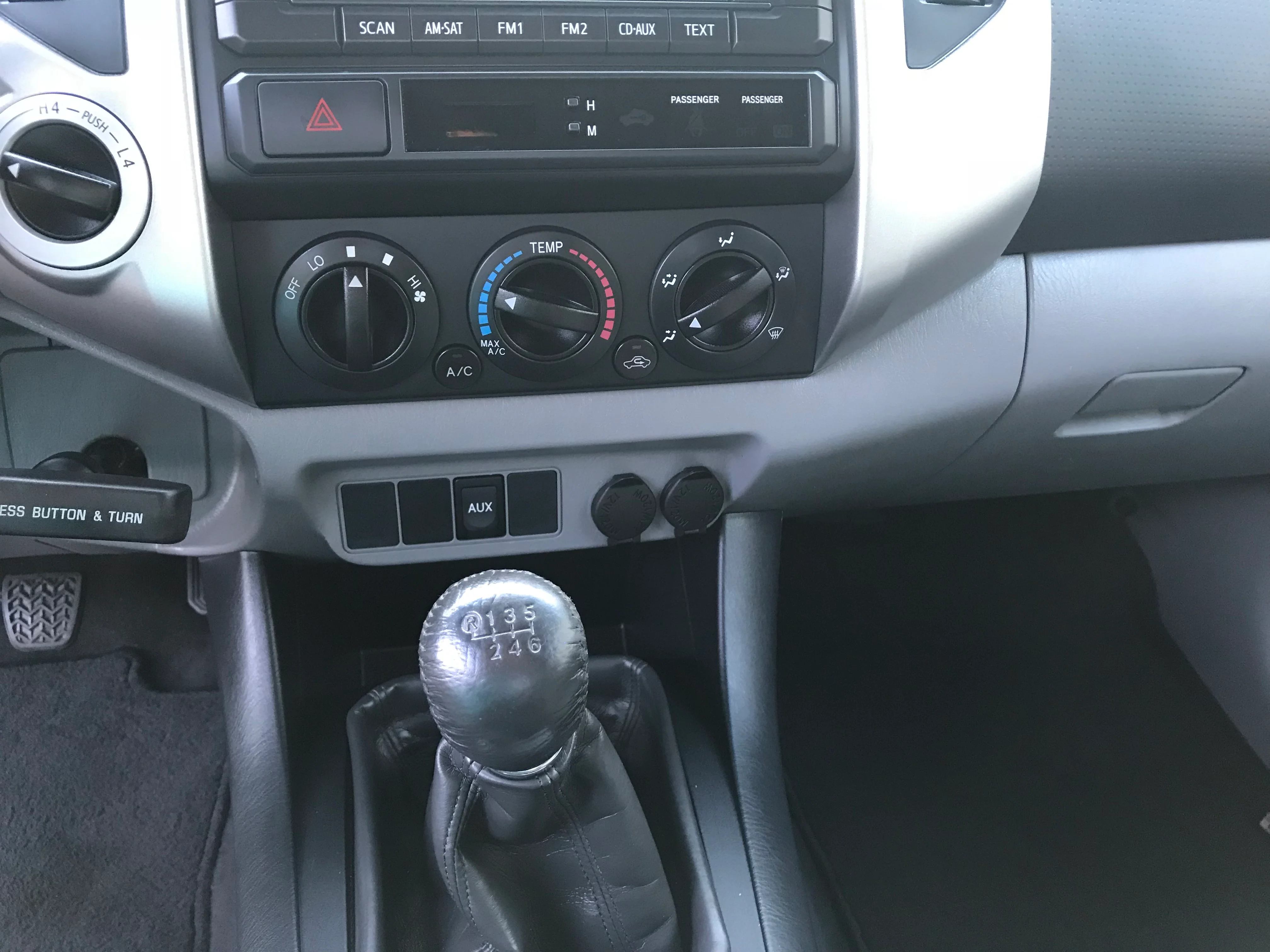 2012 Toyota Tacoma 4x4 - Image 12
