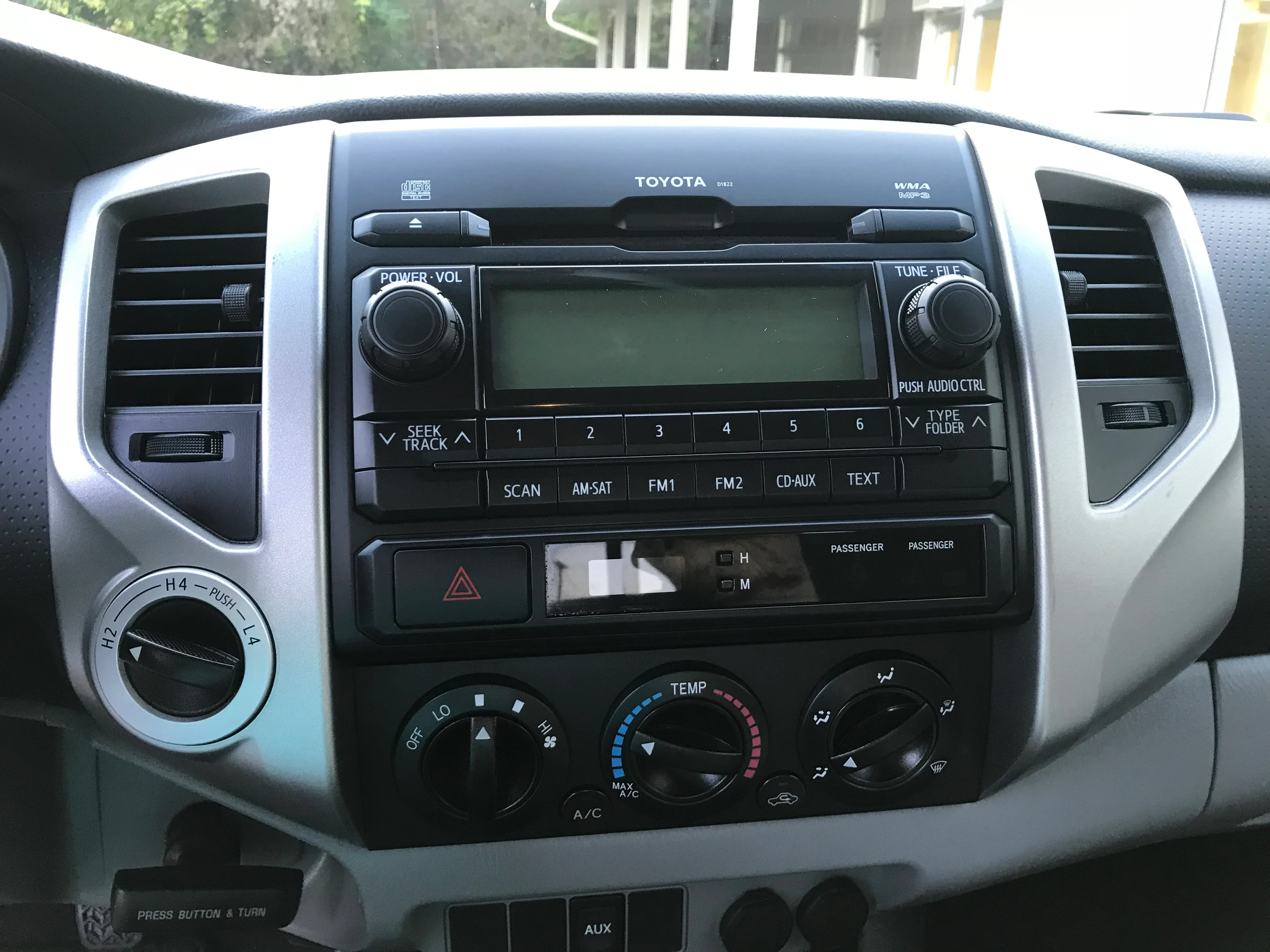 2012 Toyota Tacoma 4x4 - Image 16