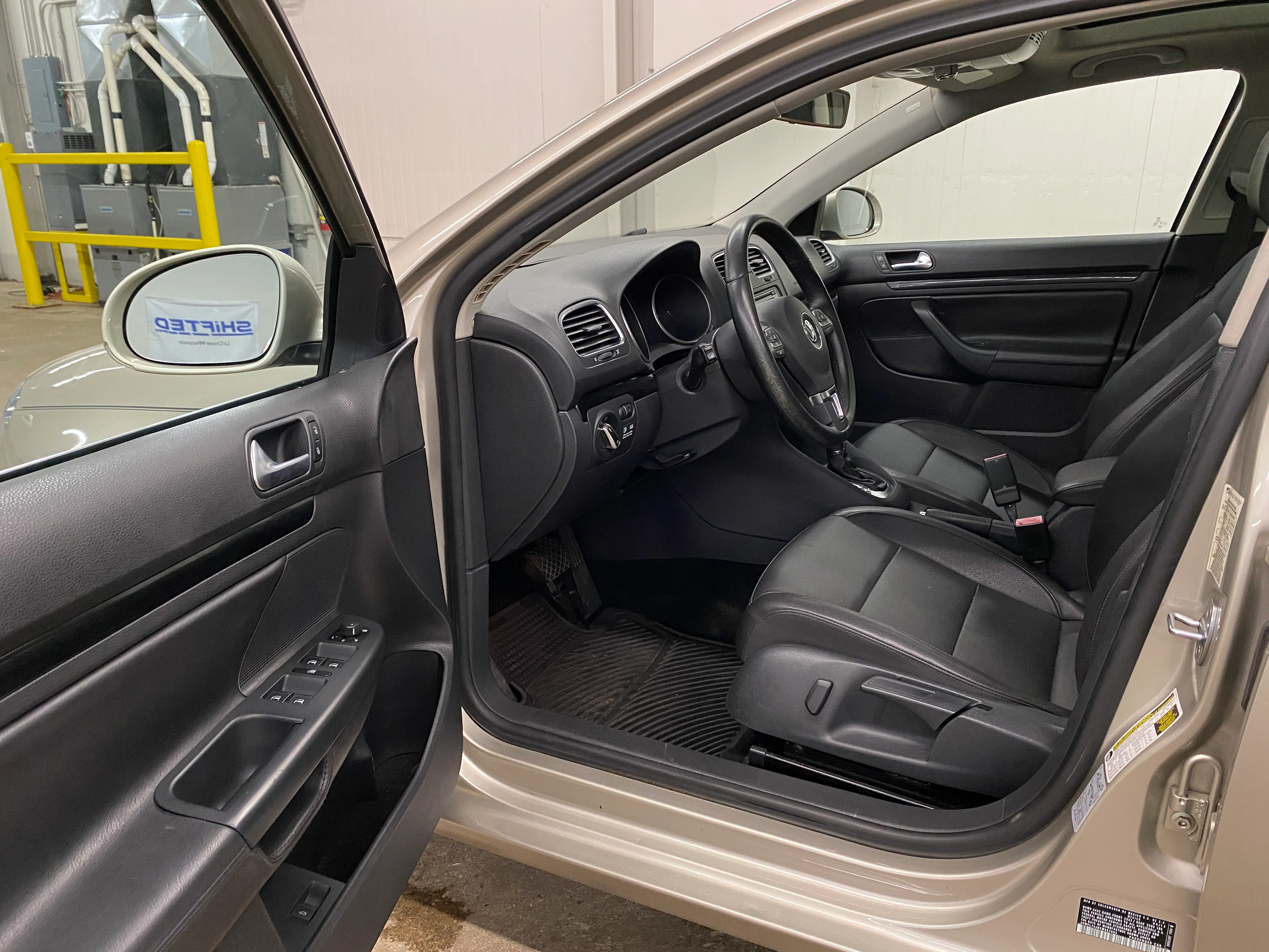 2012 Volkswagen Jetta TDI - Image 10