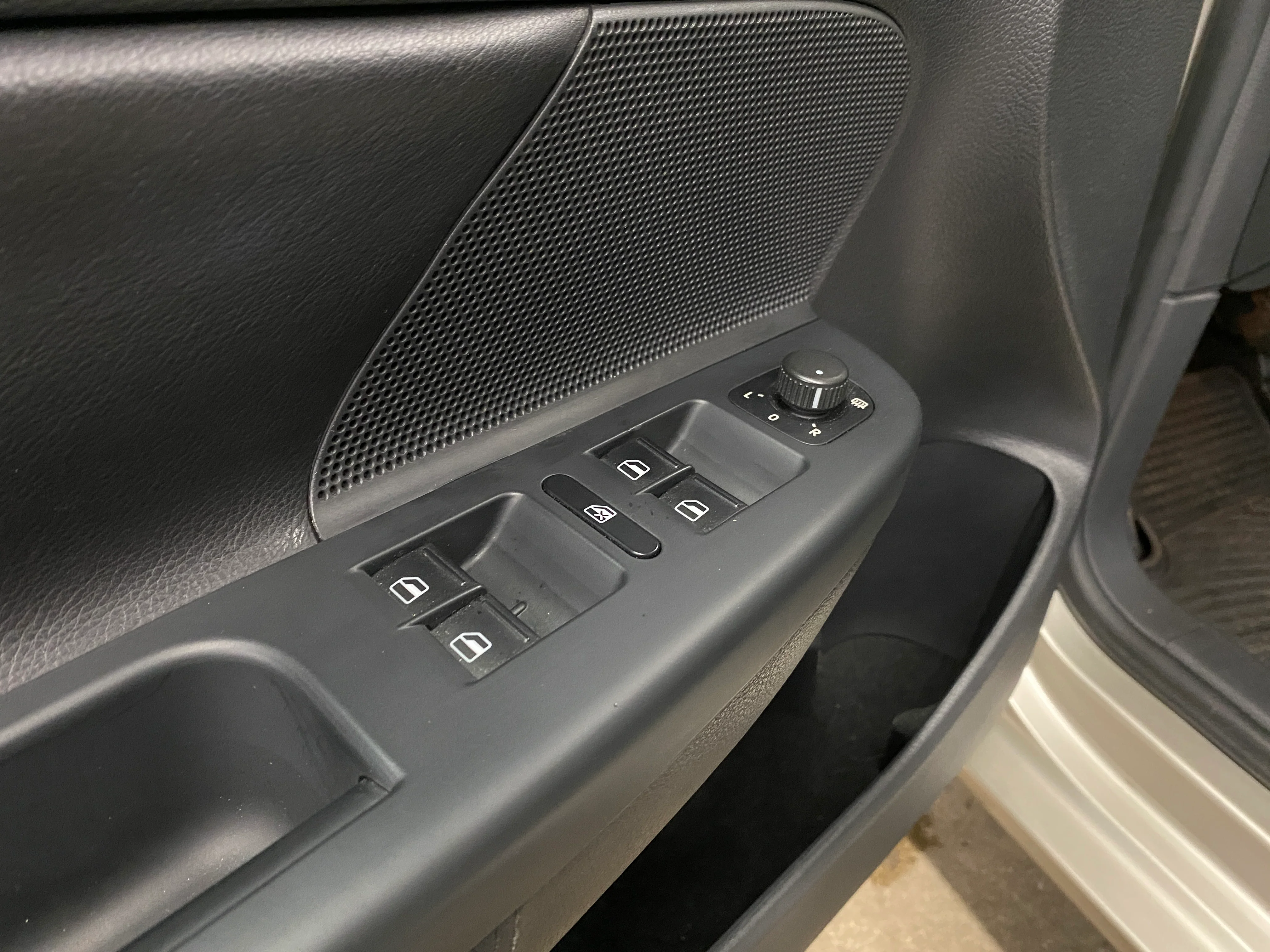 2012 Volkswagen Jetta TDI - Image 11