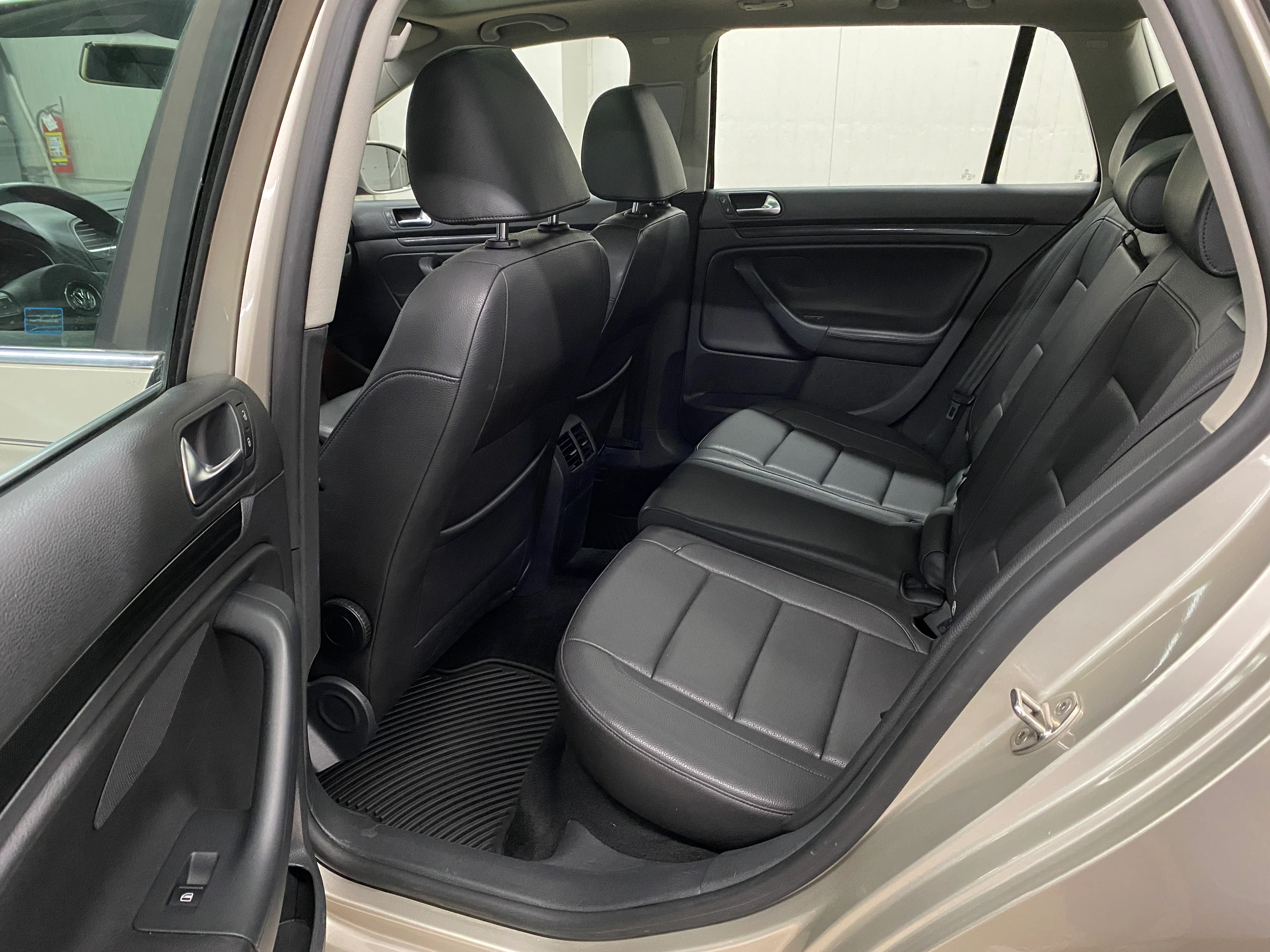 2012 Volkswagen Jetta TDI - Image 13
