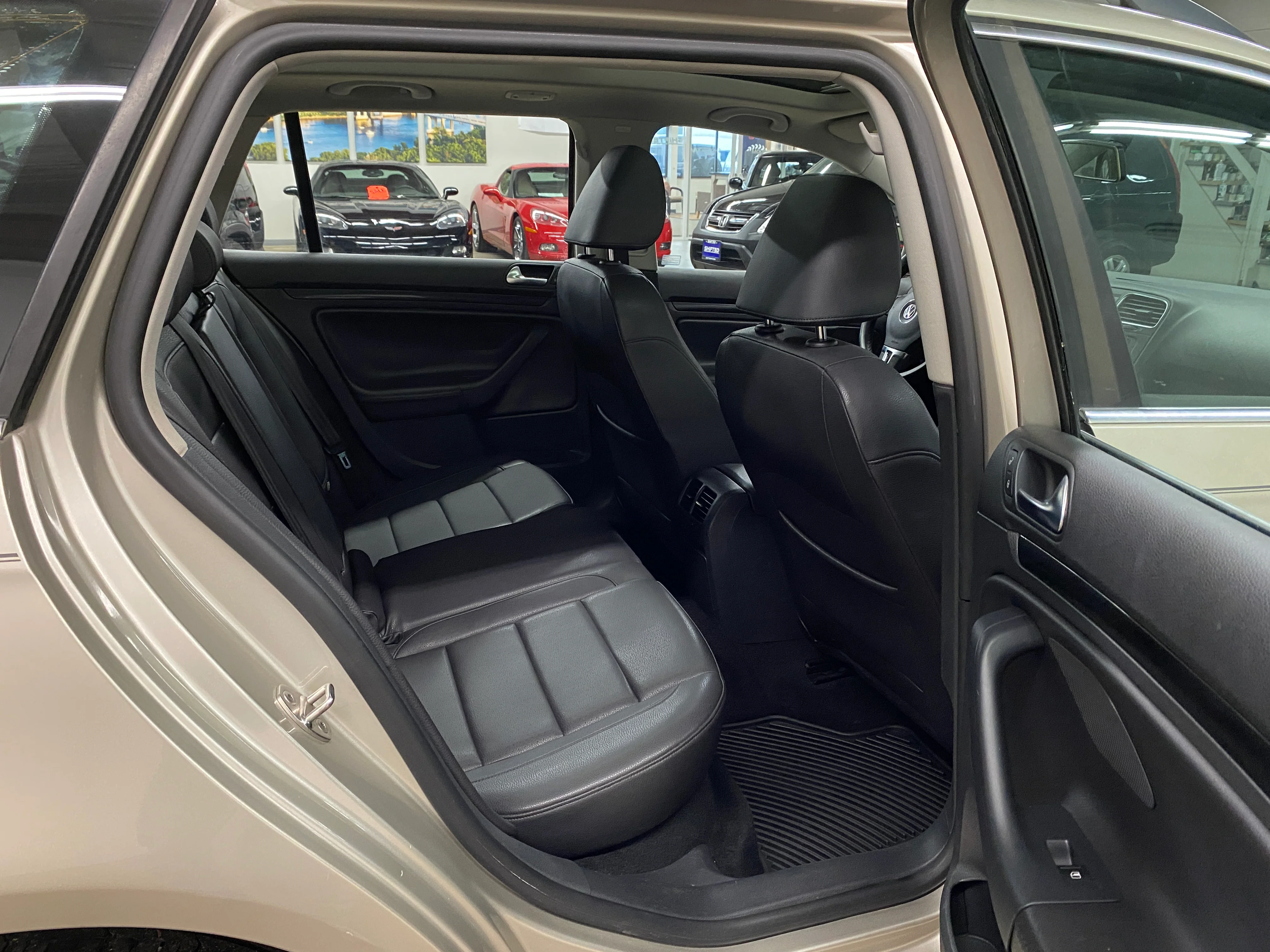 2012 Volkswagen Jetta TDI - Image 16