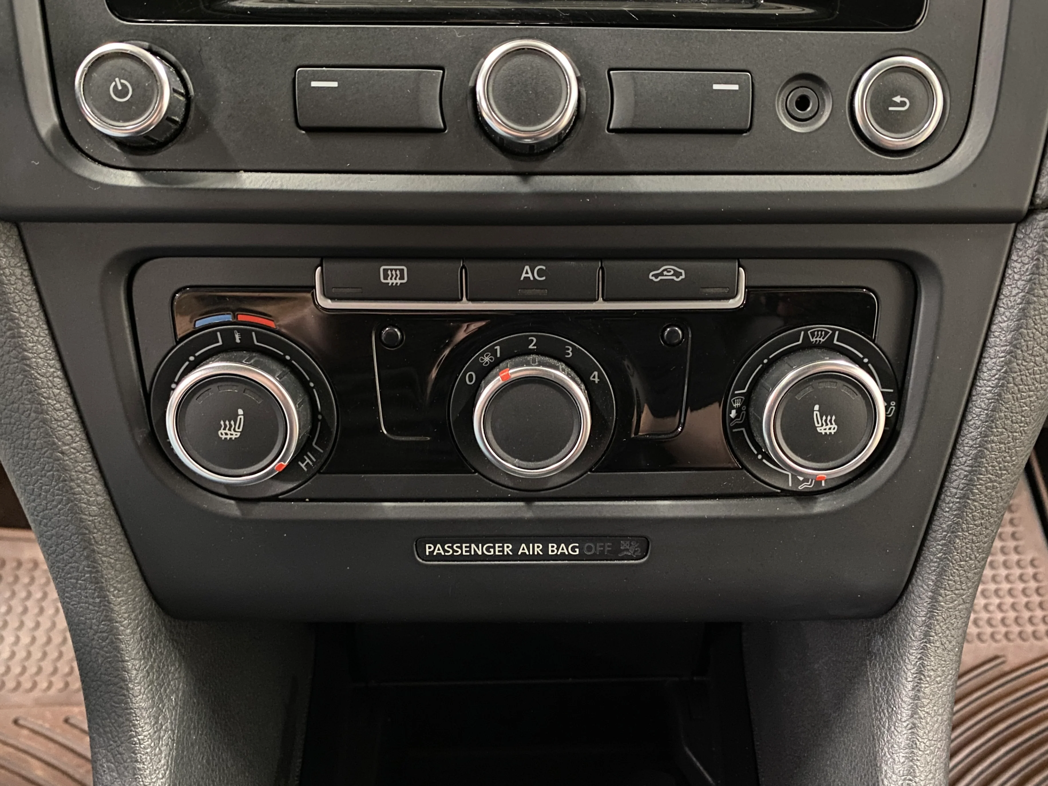 2012 Volkswagen Jetta TDI - Image 26