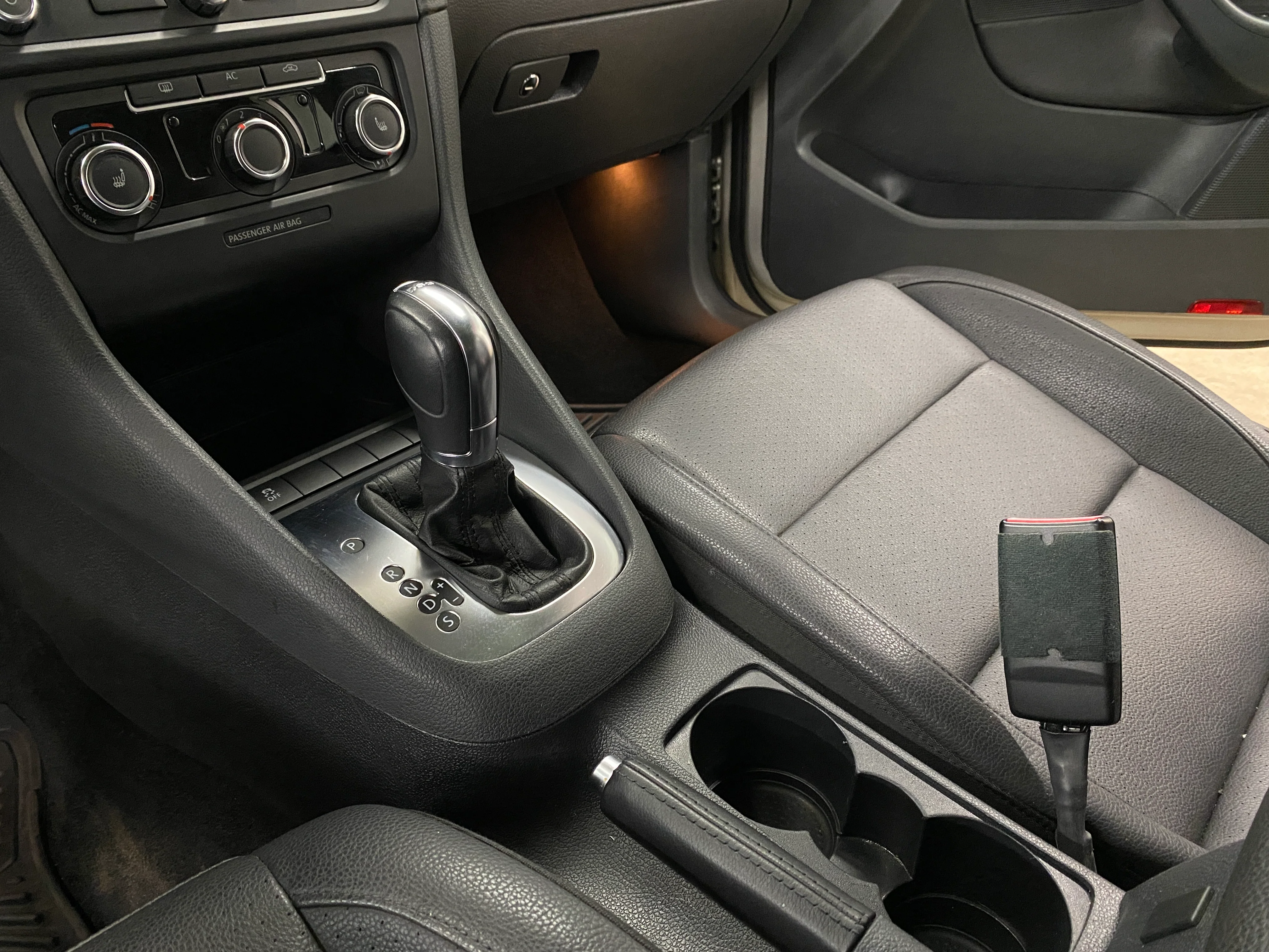 2012 Volkswagen Jetta TDI - Image 27