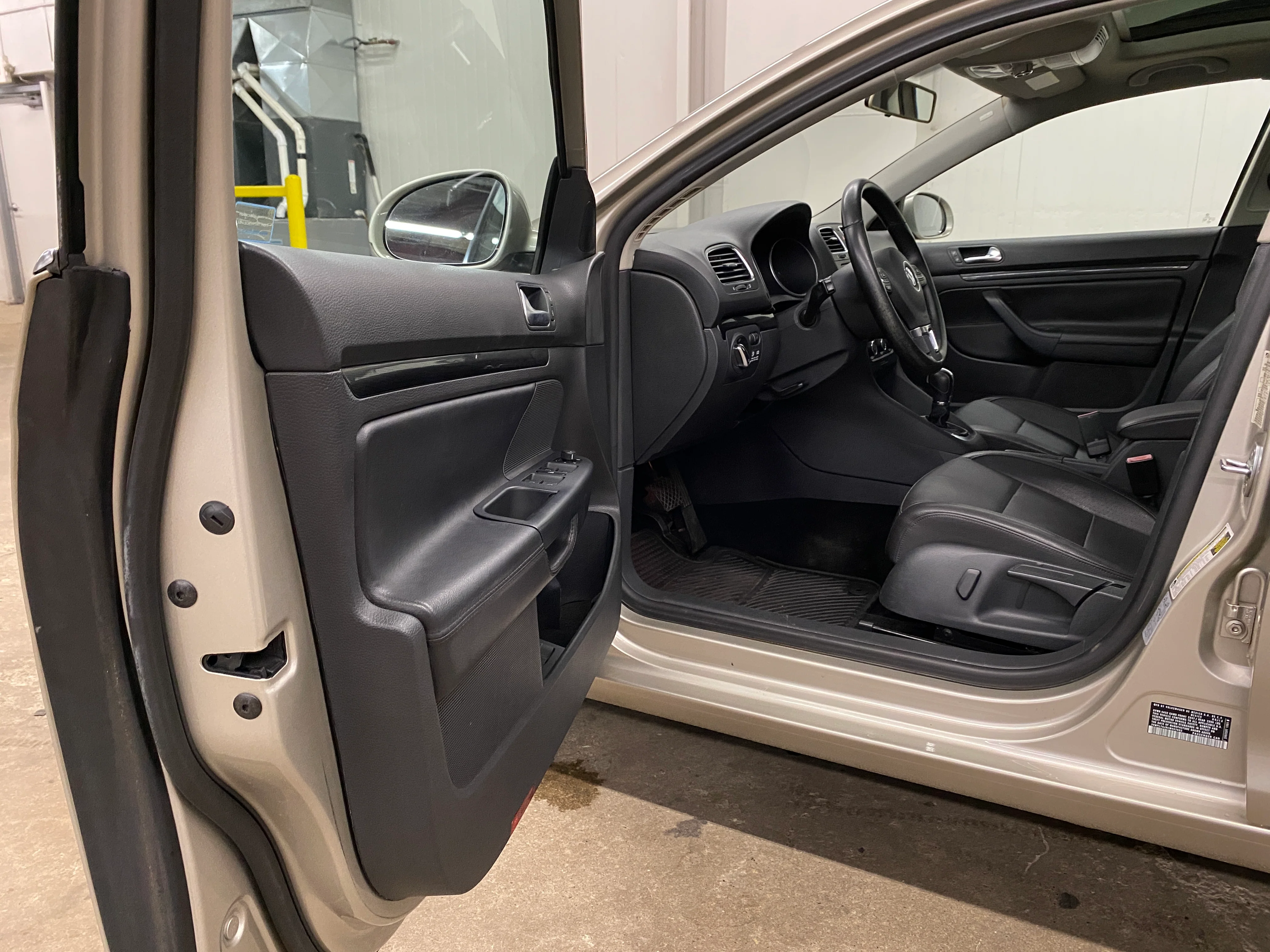 2012 Volkswagen Jetta TDI - Image 38