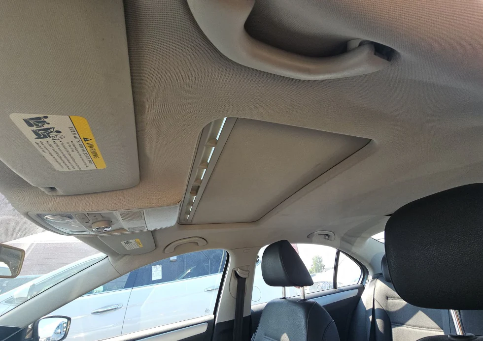 2012 Volkswagen Jetta TDI Sedan Premium Manual - Image 4