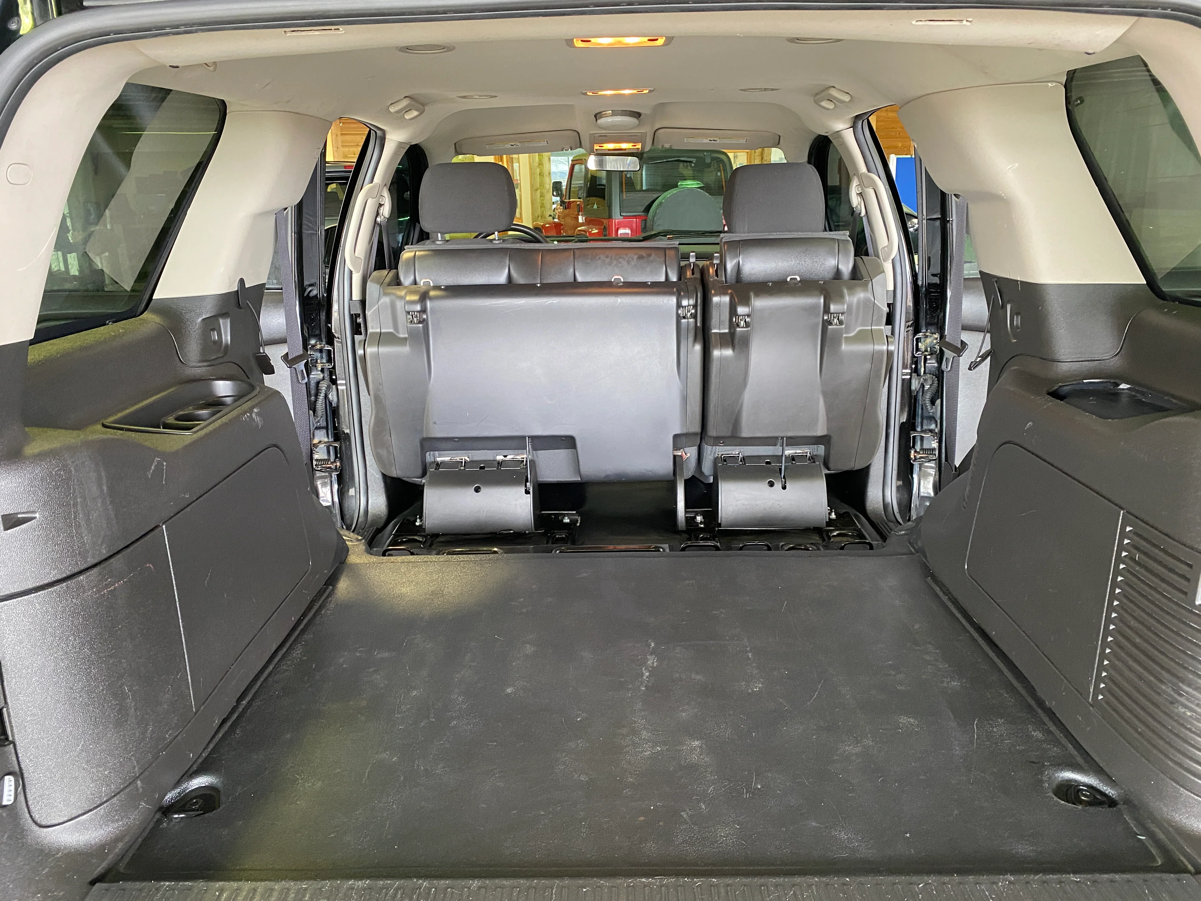 2013 Chevrolet Tahoe 4WD 5.3L - Image 13