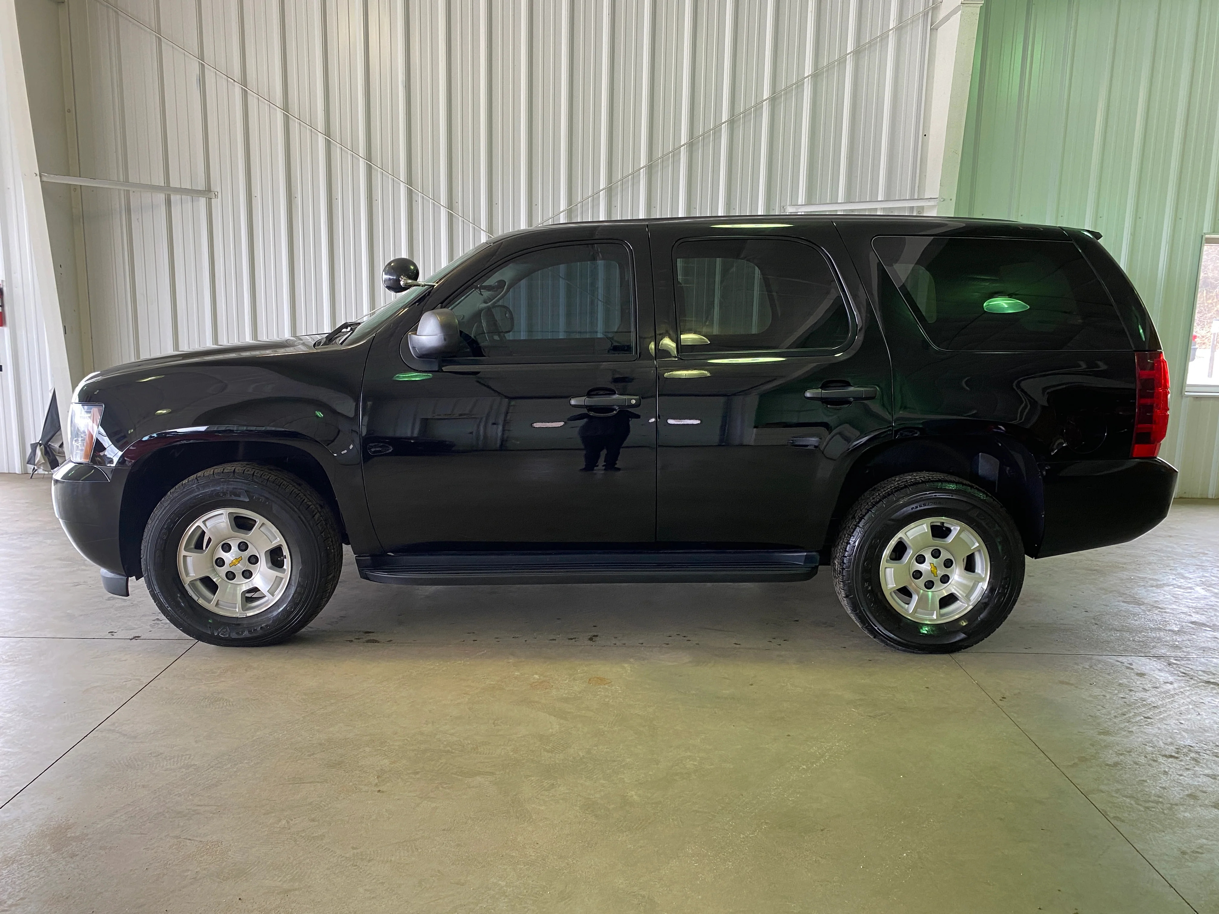 2013 Chevrolet Tahoe 4WD 5.3L - Image 2