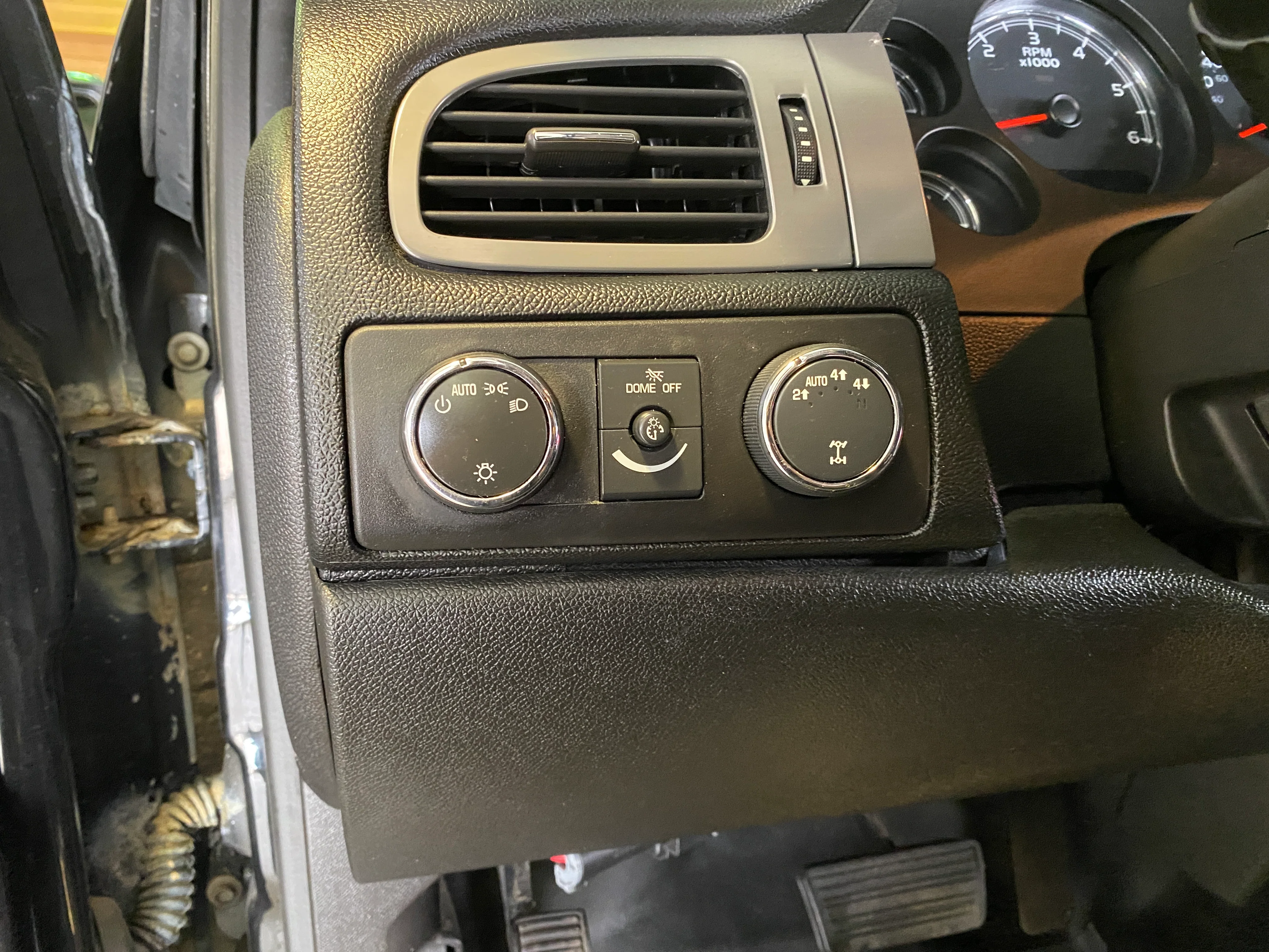 2013 Chevrolet Tahoe 4WD 5.3L - Image 23