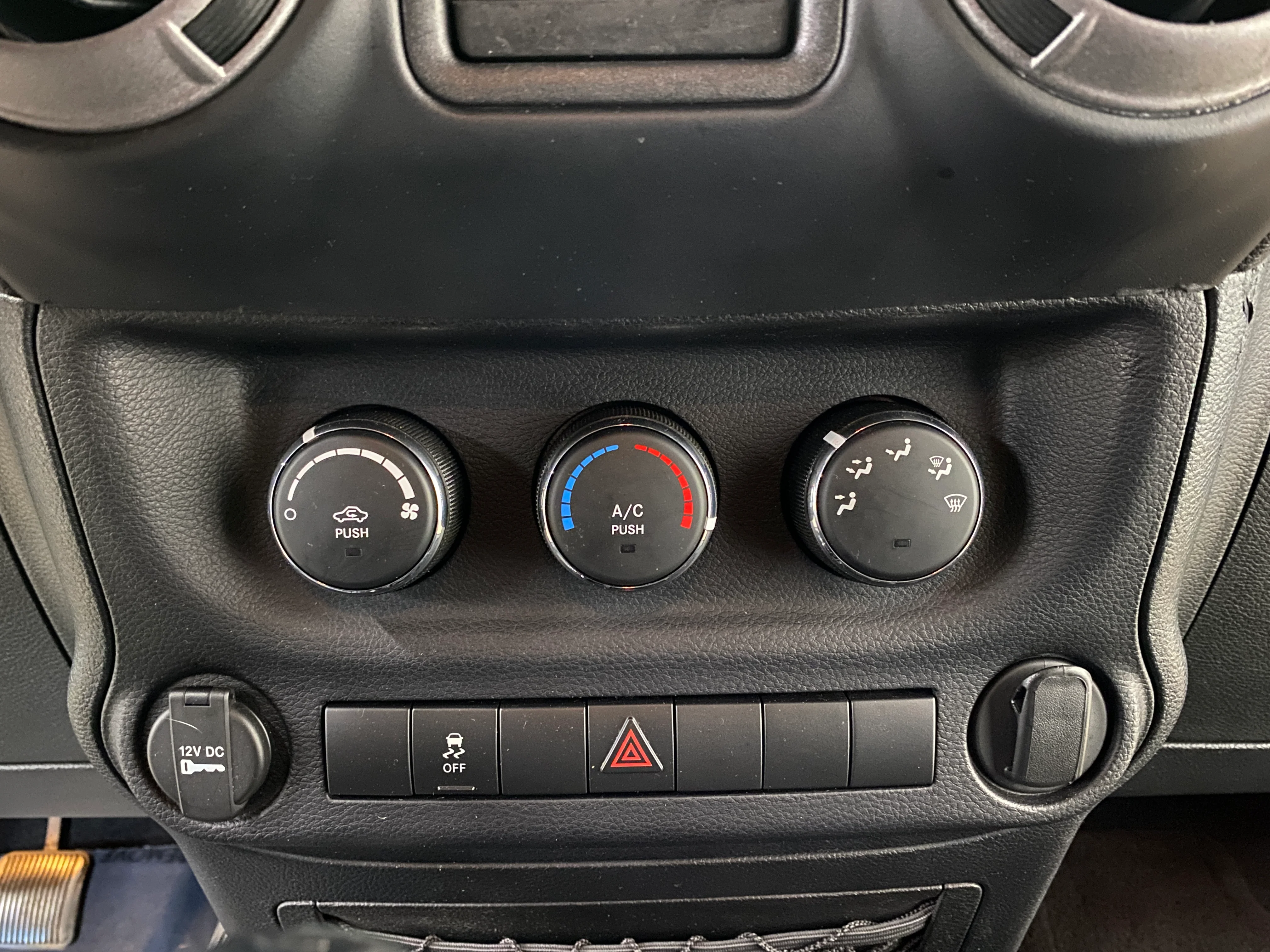 2013 Jeep Wrangler Sport 4WD Manual - Image 23