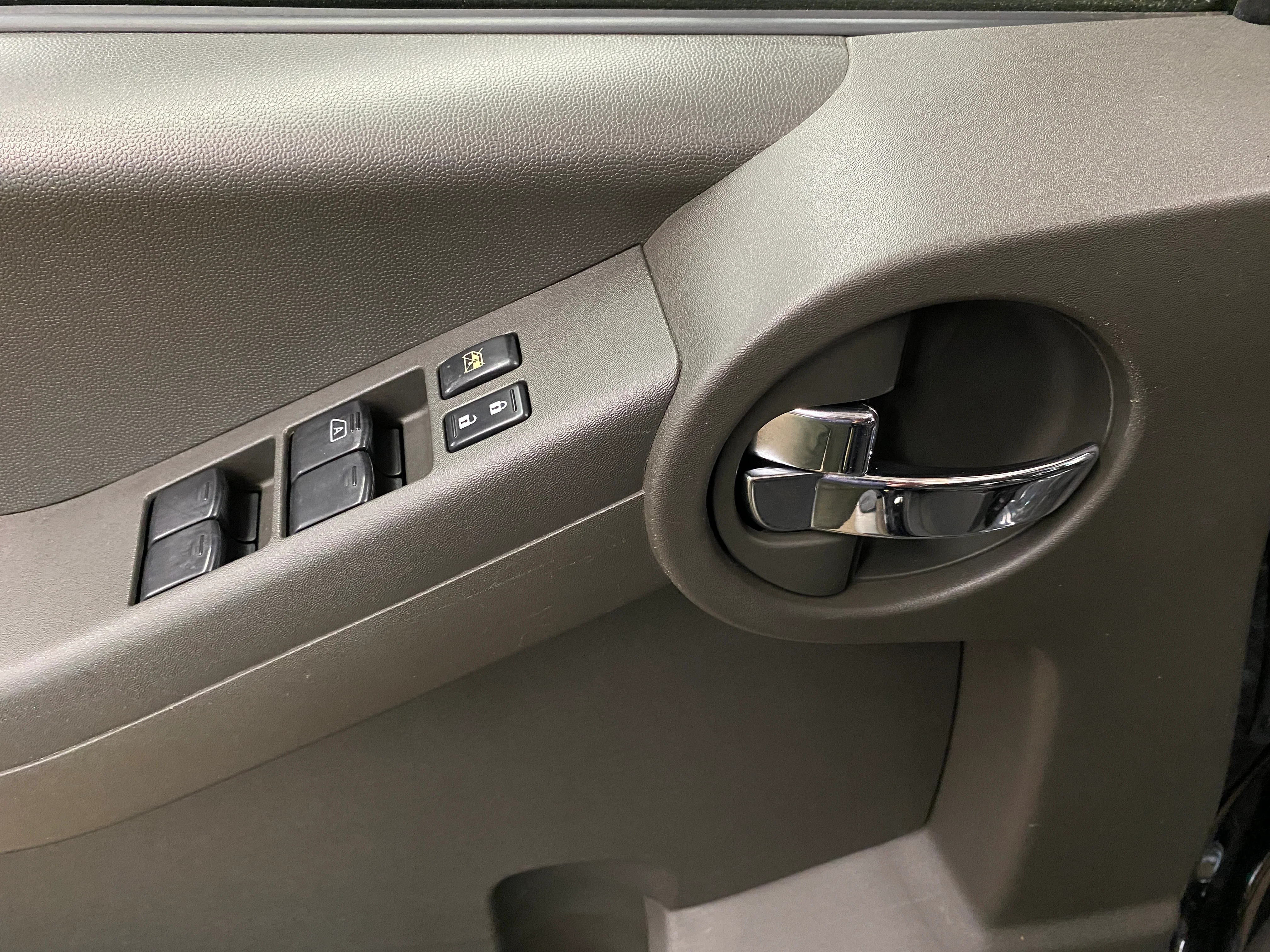 2013 Nissan Xterra PRO-4X 4WD - Image 11