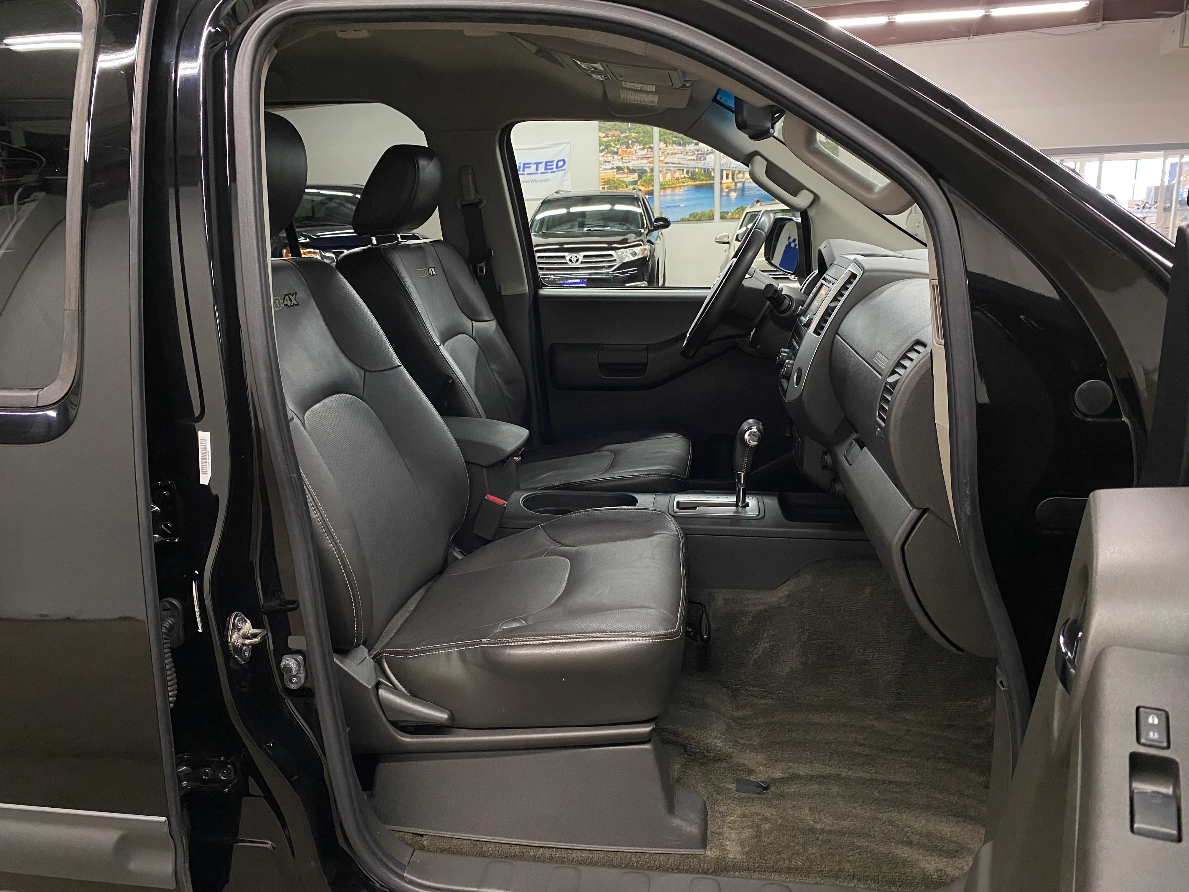 2013 Nissan Xterra PRO-4X 4WD - Image 18