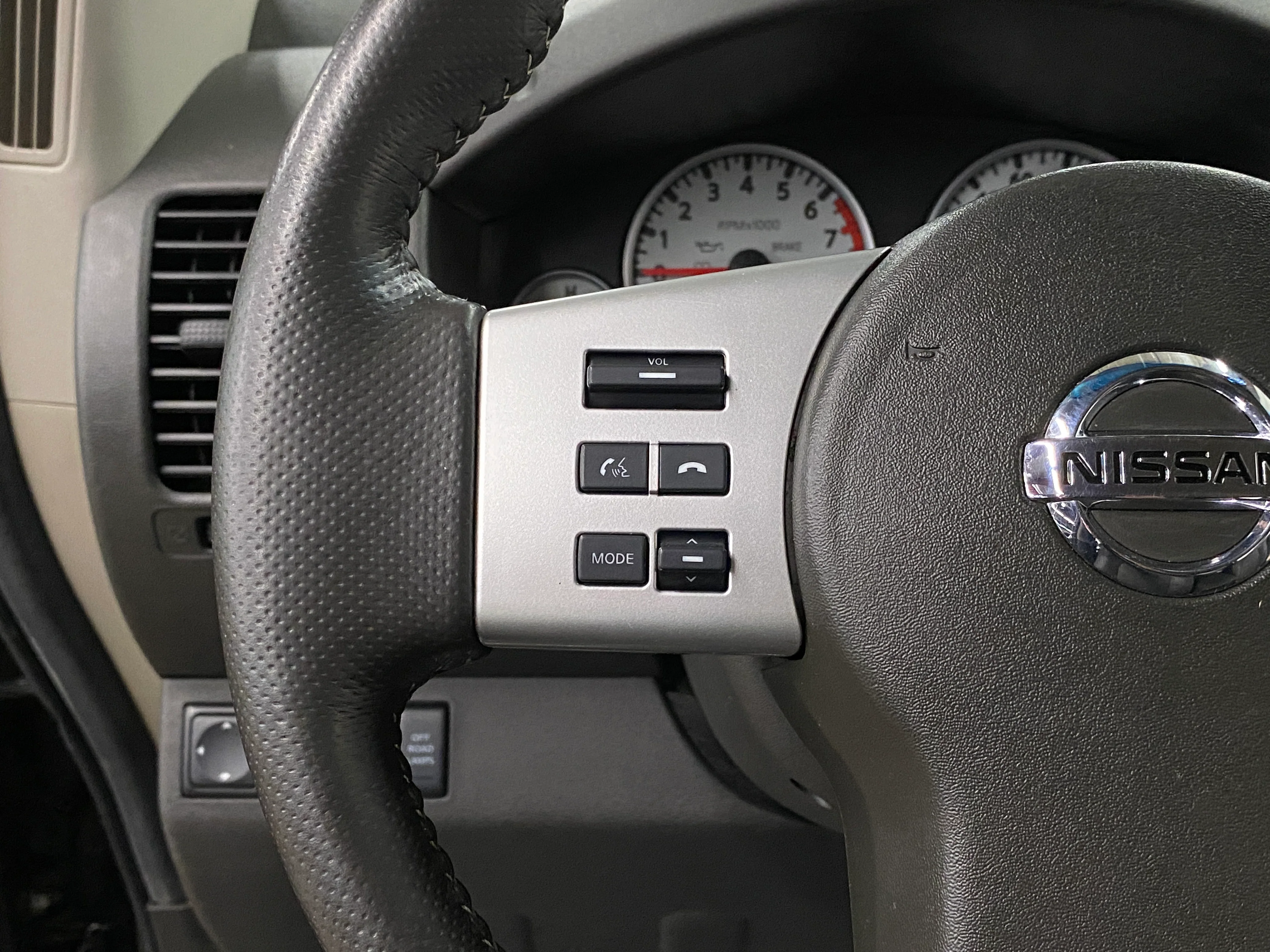 2013 Nissan Xterra PRO-4X 4WD - Image 23