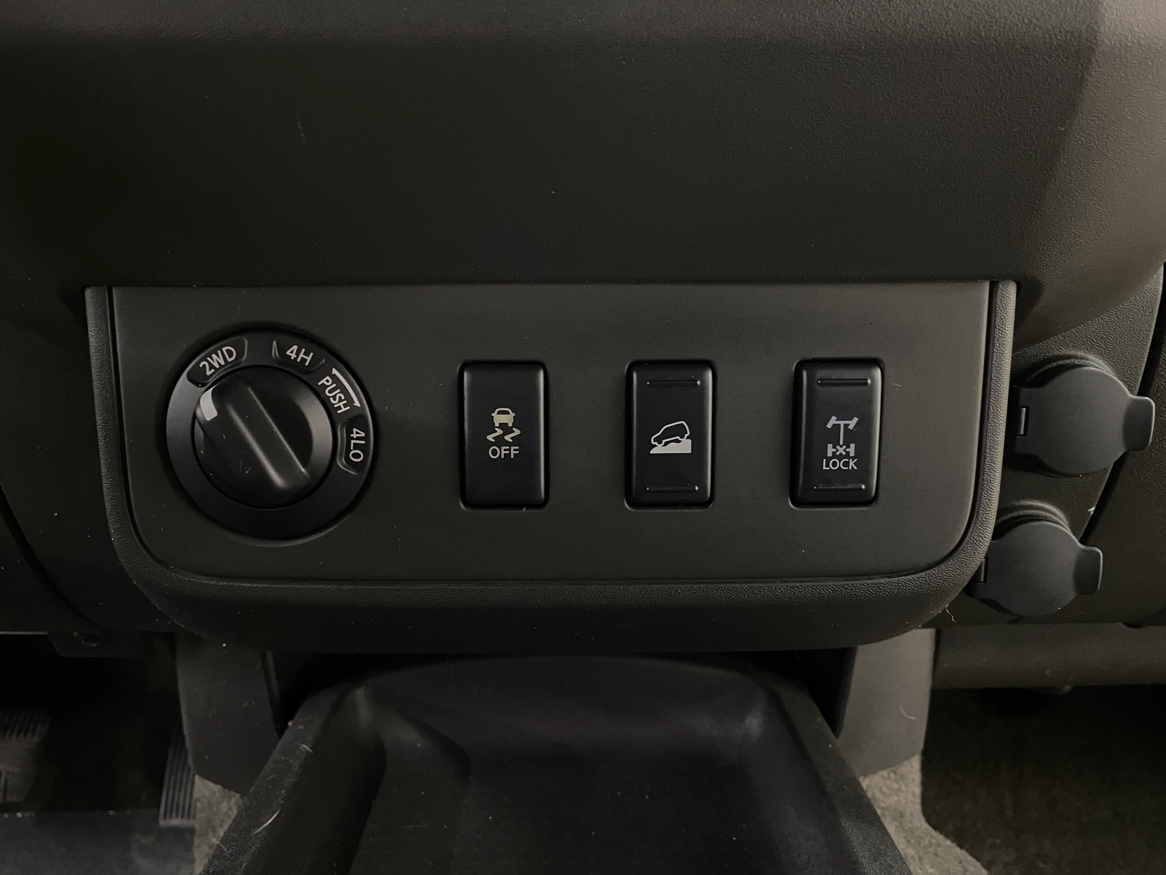 2013 Nissan Xterra PRO-4X 4WD - Image 27