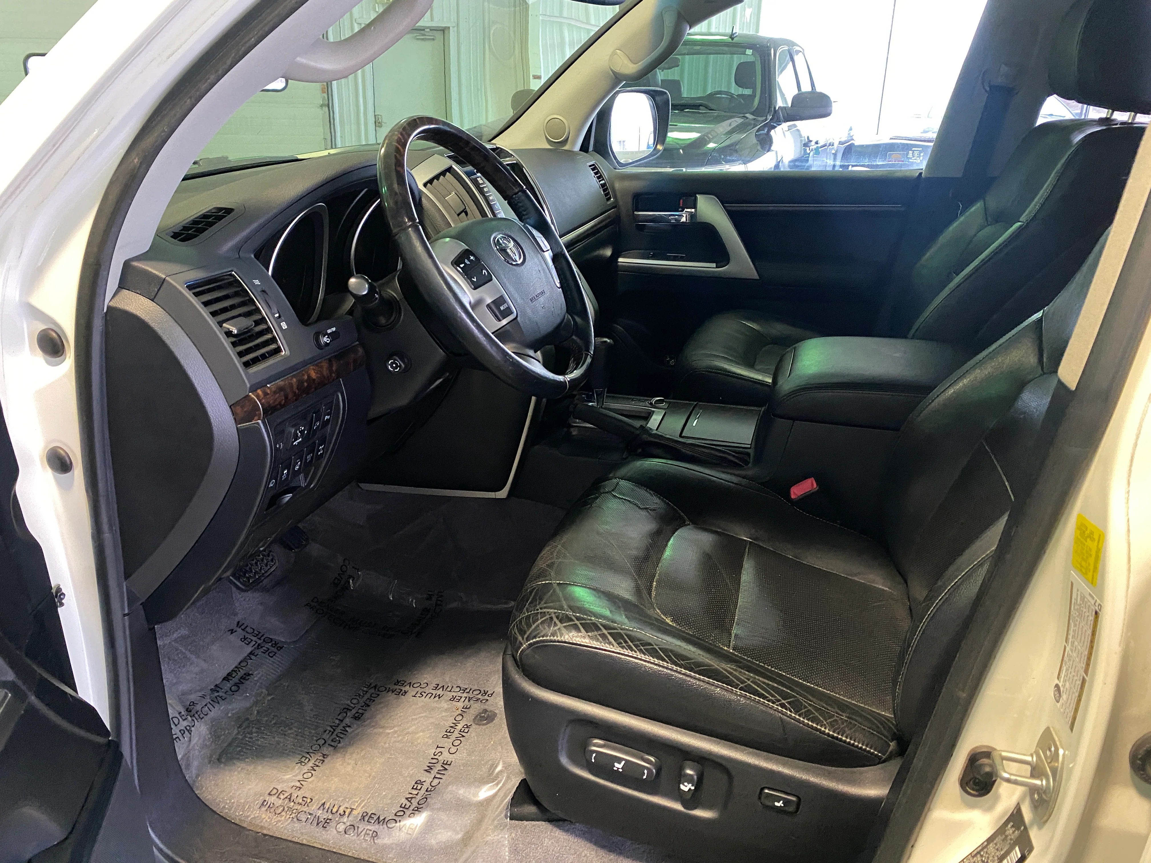 2013 Toyota Land Cruiser - Image 10