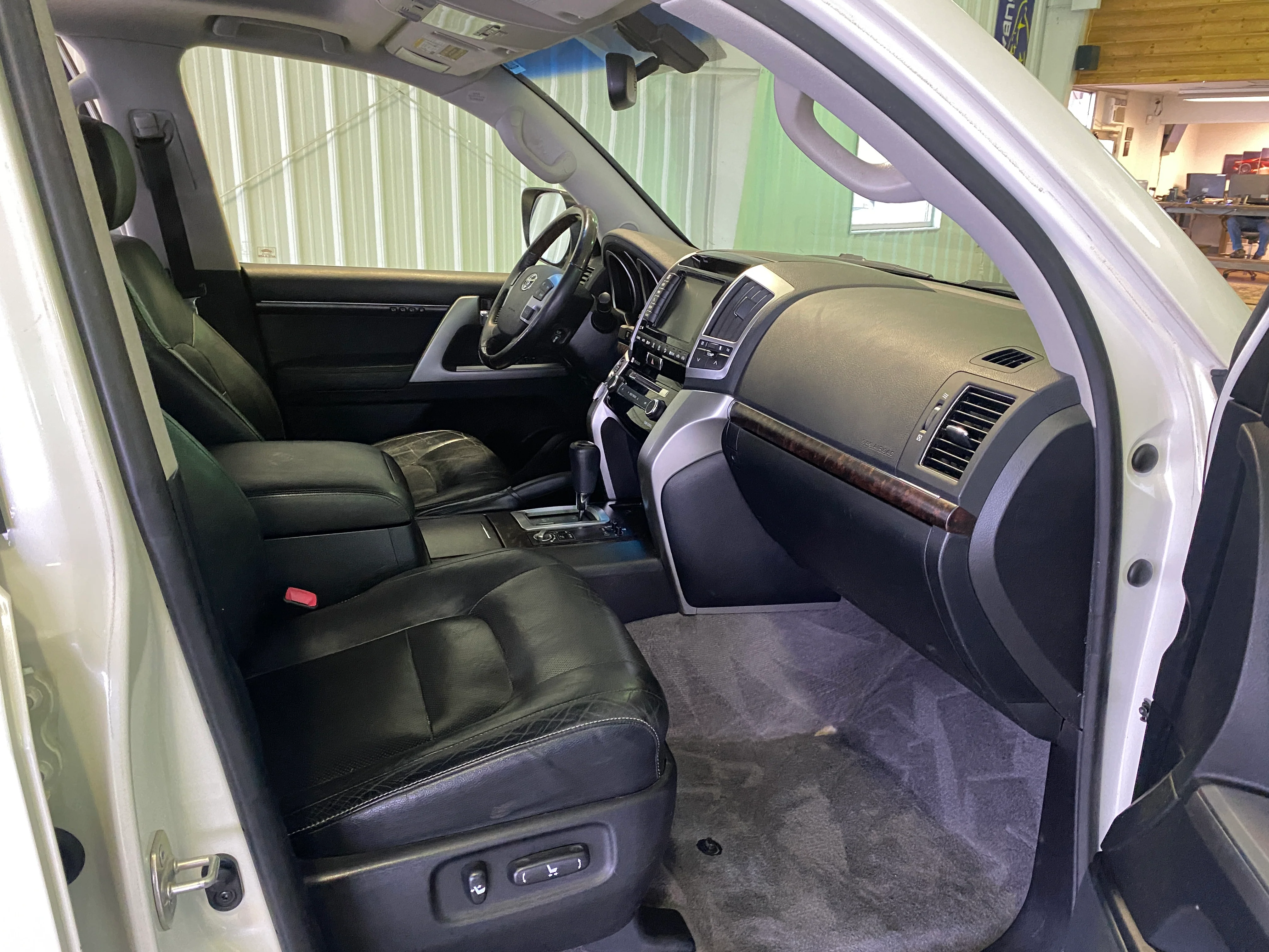 2013 Toyota Land Cruiser - Image 14