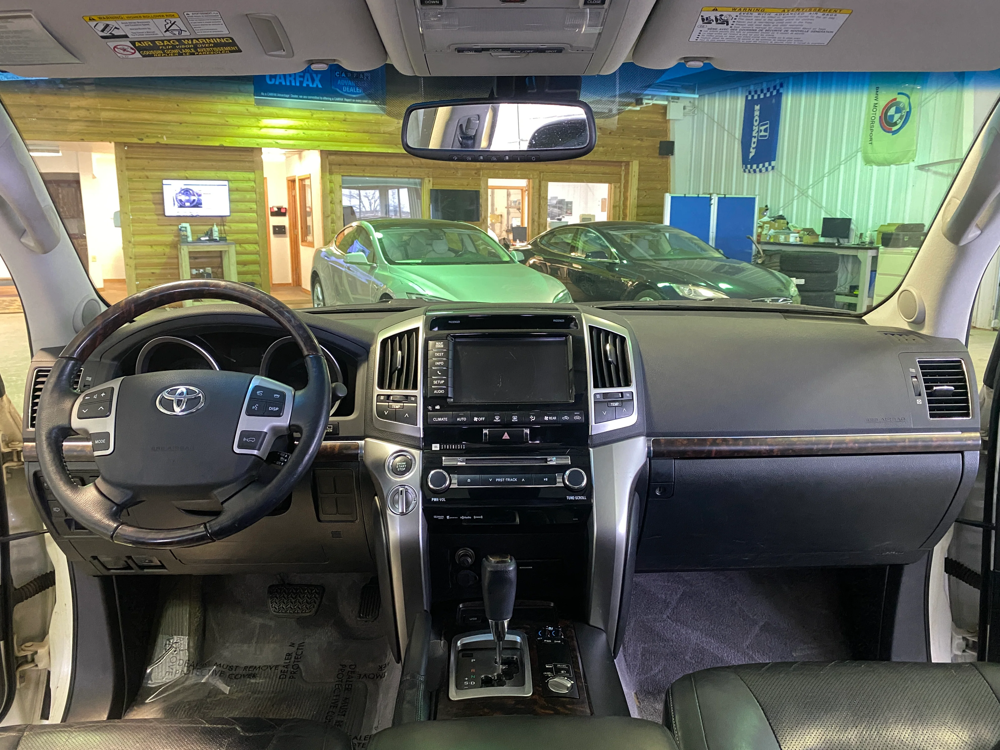 2013 Toyota Land Cruiser - Image 15