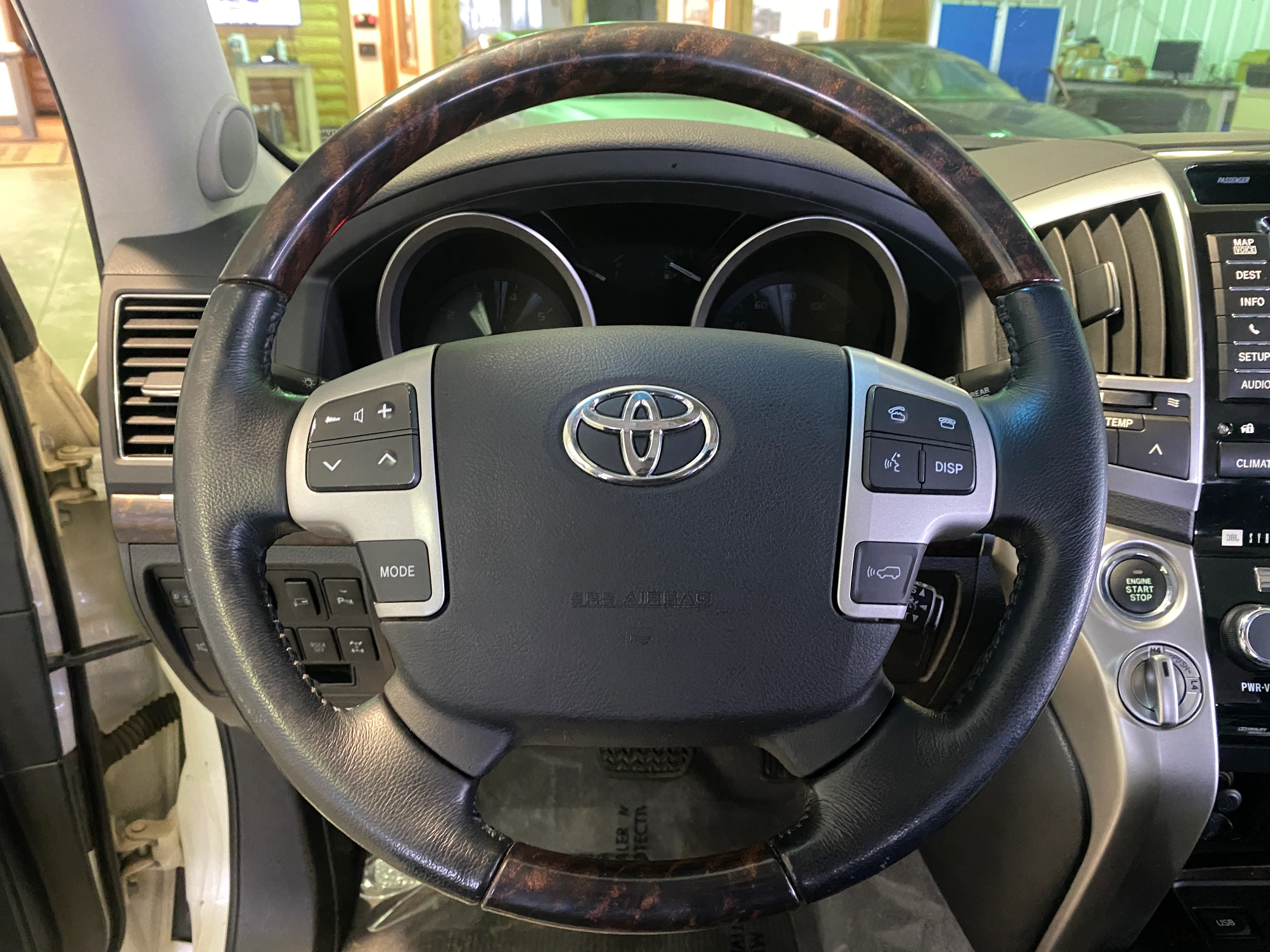 2013 Toyota Land Cruiser - Image 17