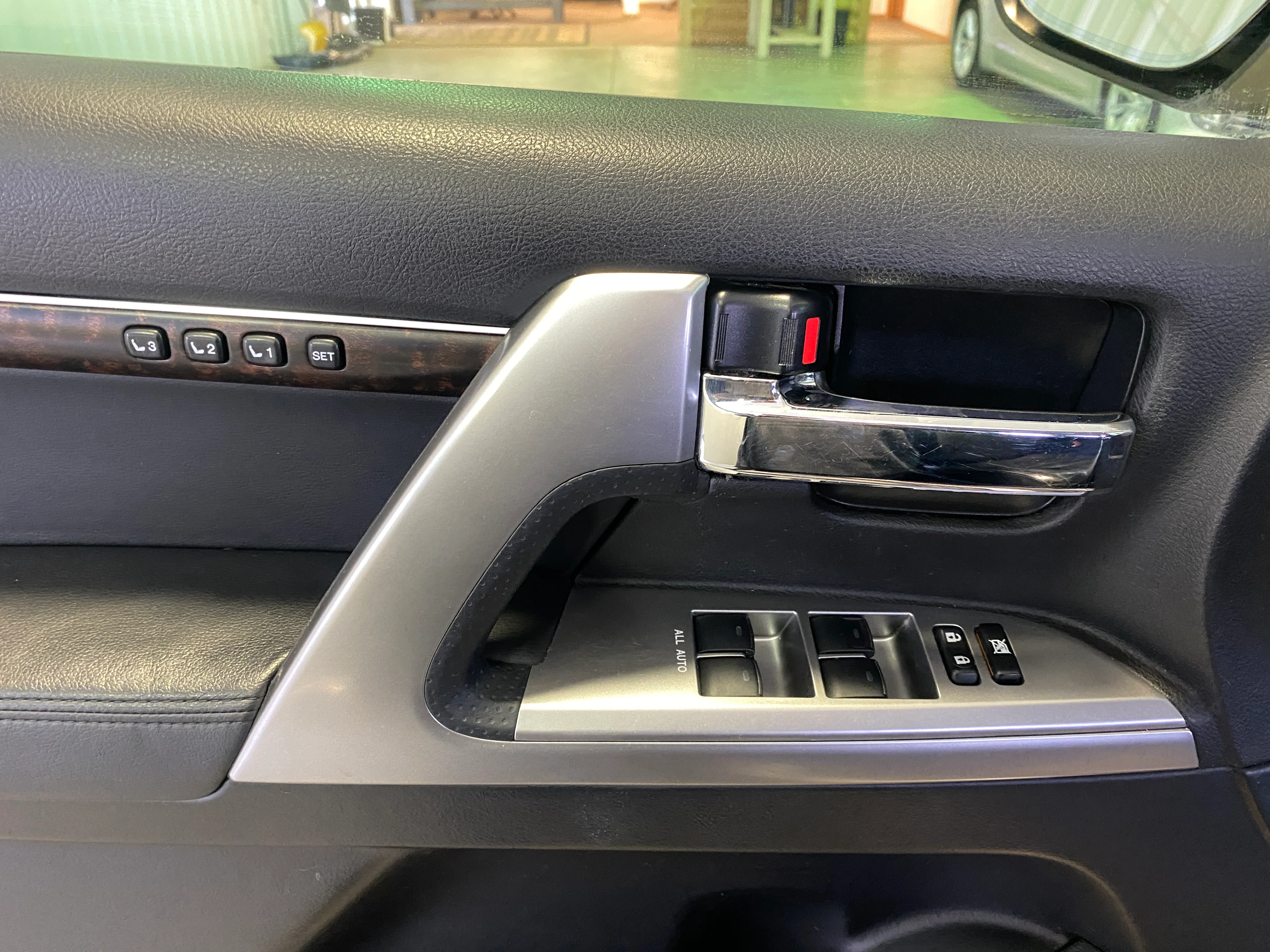 2013 Toyota Land Cruiser - Image 22