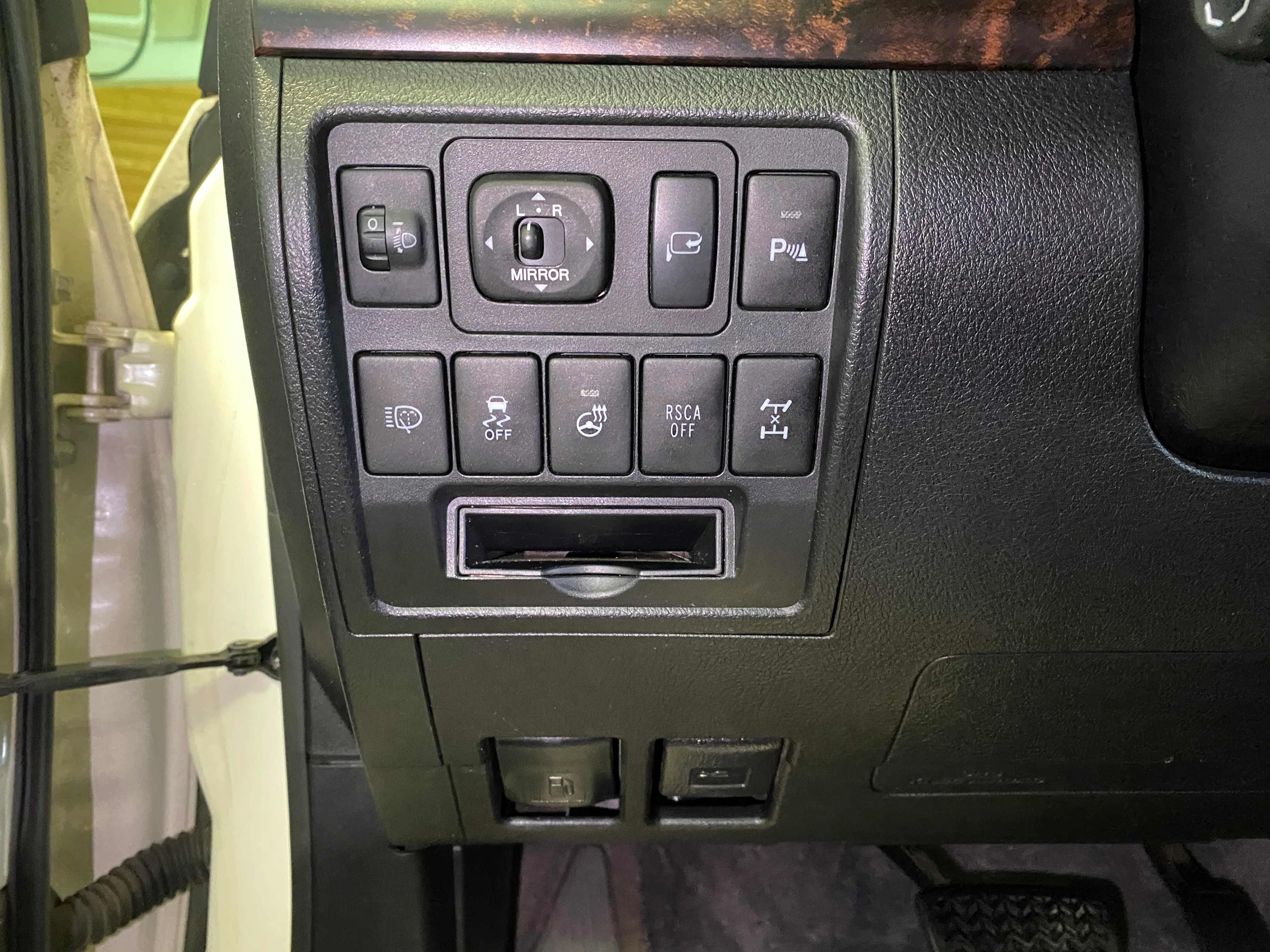 2013 Toyota Land Cruiser - Image 23