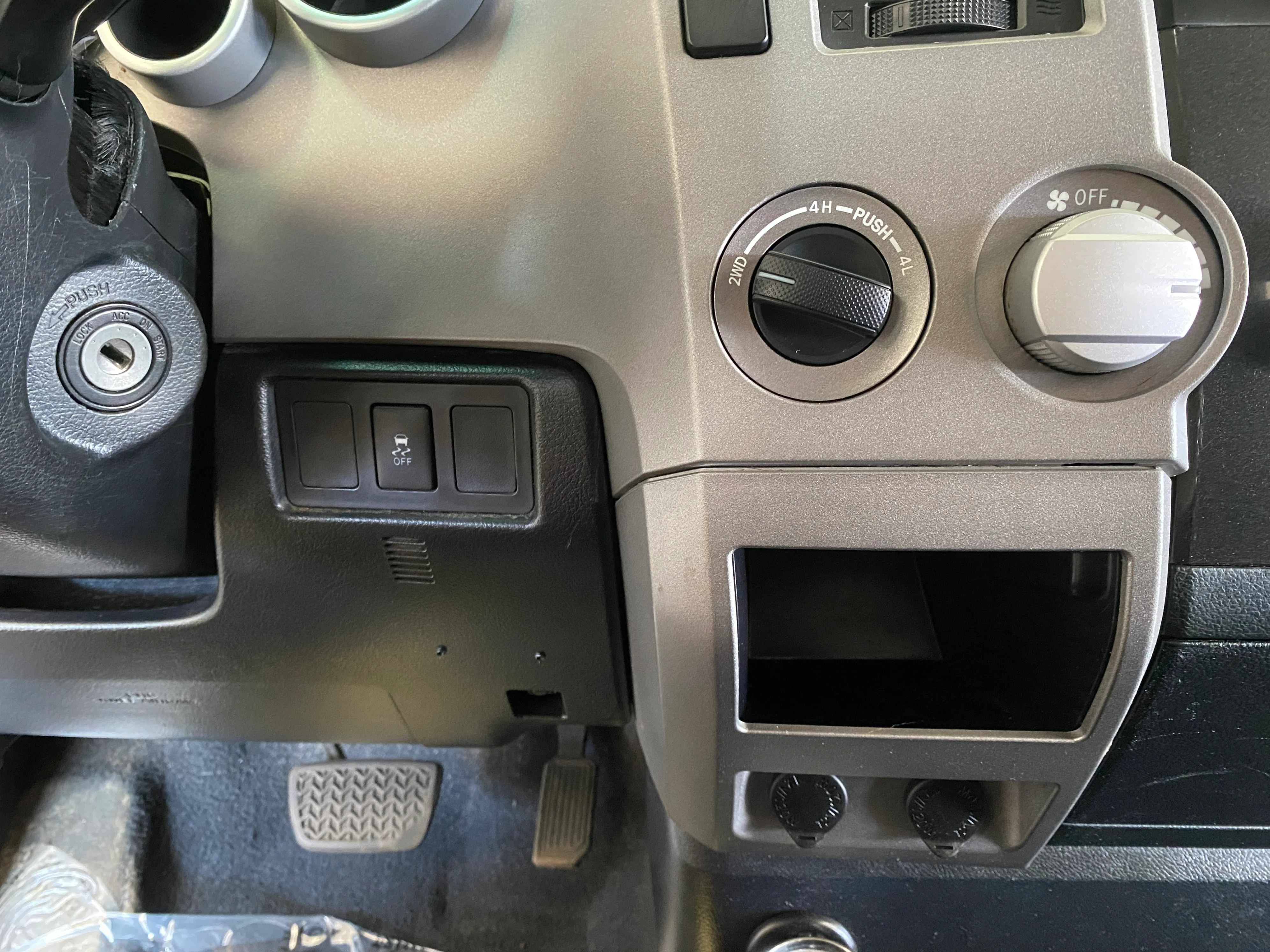 2013 Toyota Tundra SR5 4WD 5.7L - Image 25