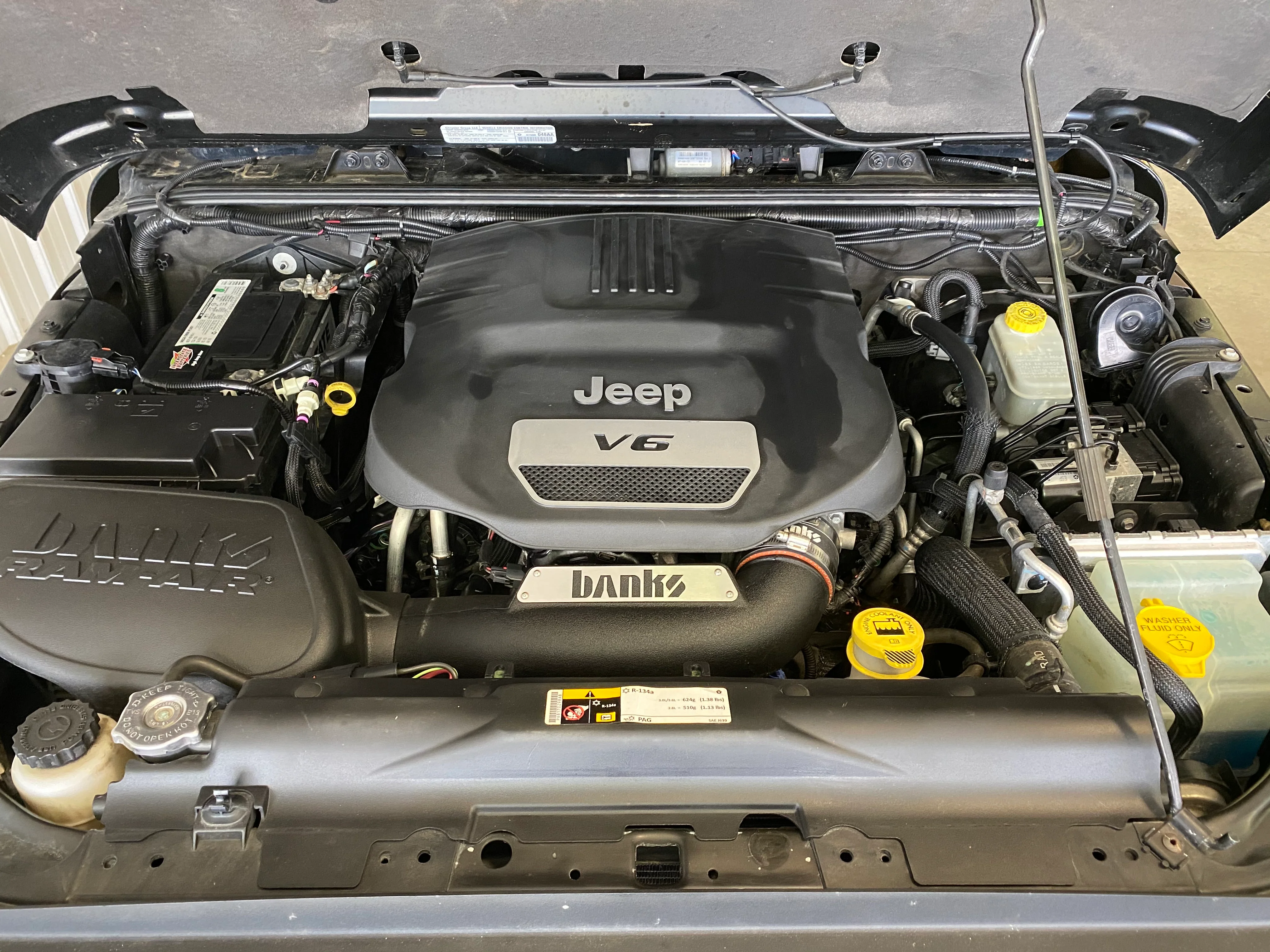 2014 Jeep Wrangler Unlimited Sahara - Image 10