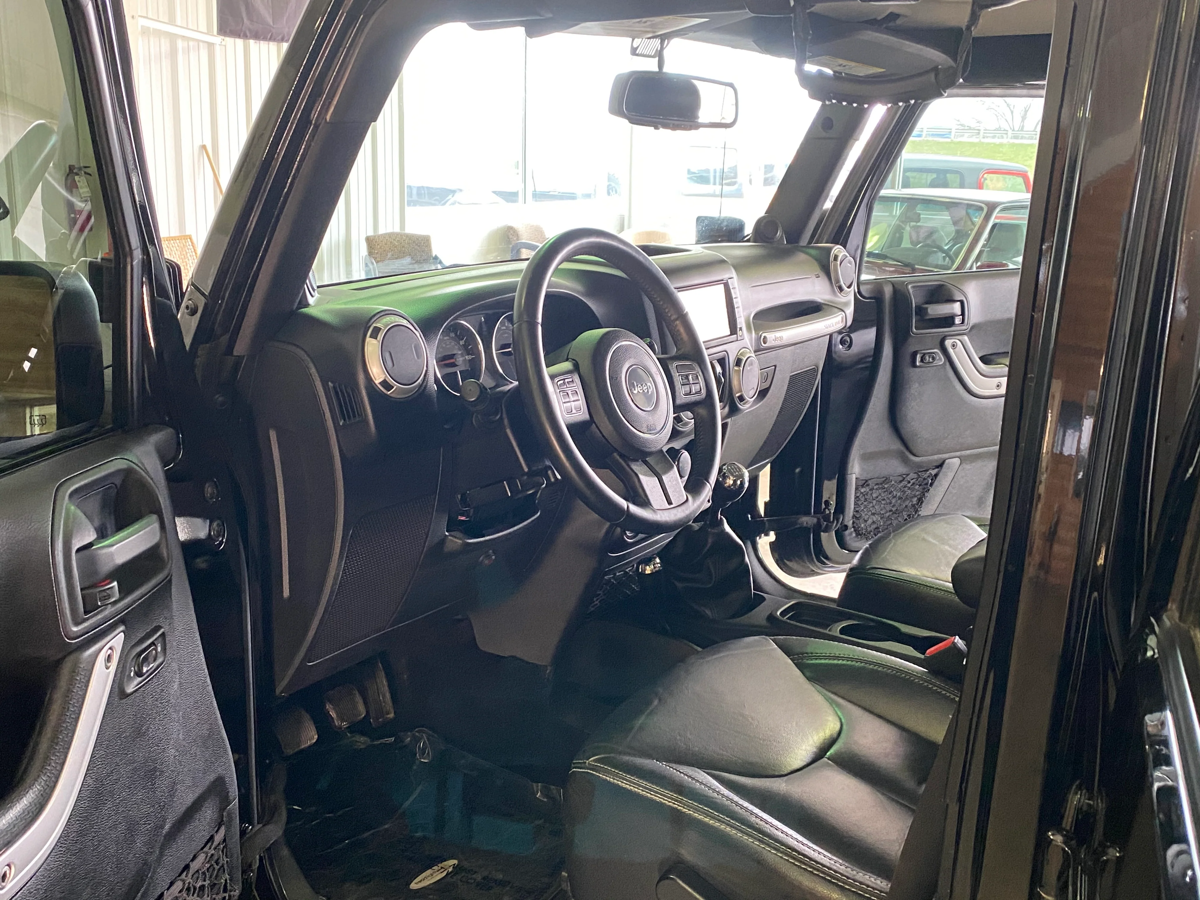 2014 Jeep Wrangler Unlimited Sahara - Image 11