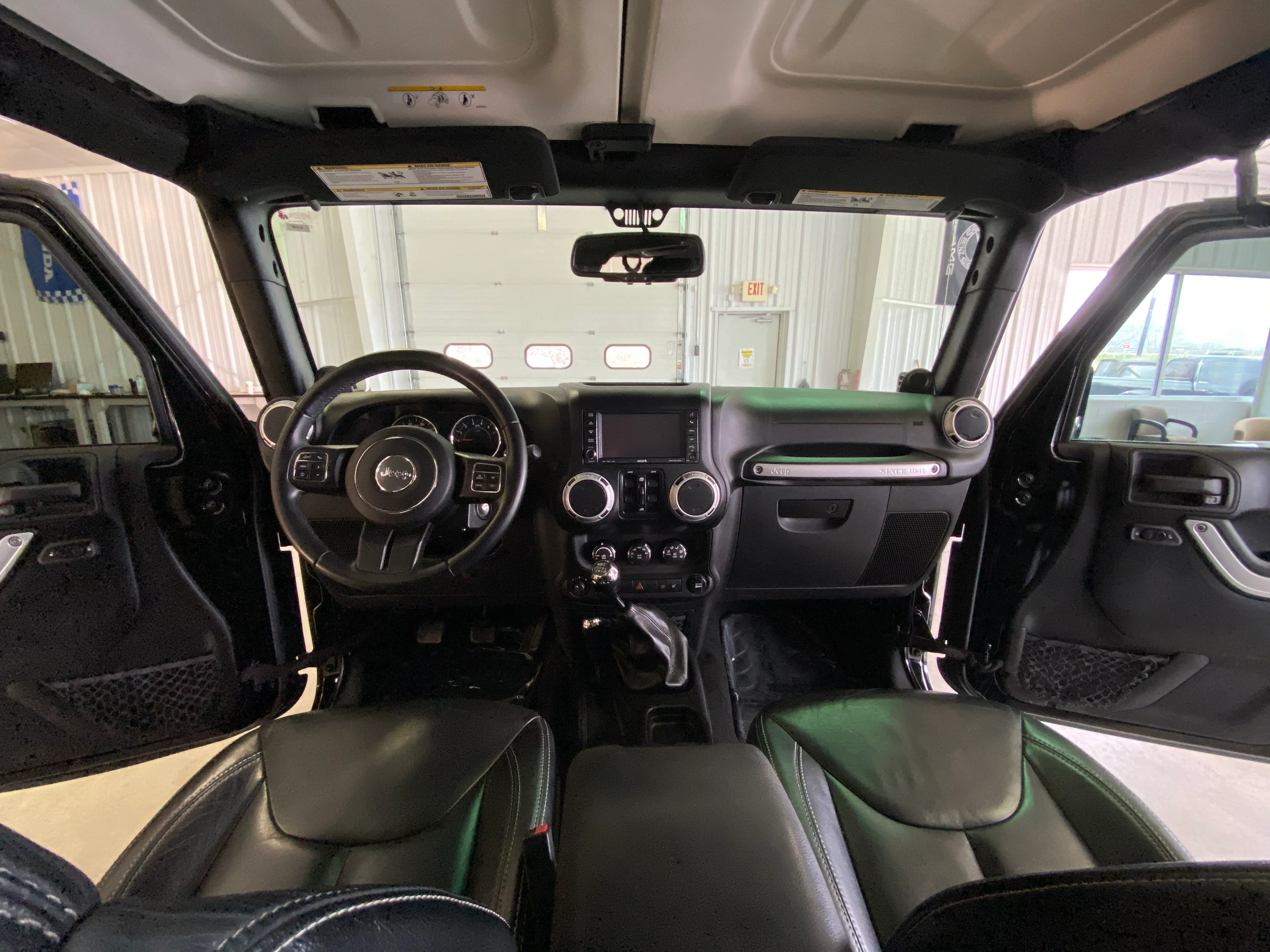 2014 Jeep Wrangler Unlimited Sahara - Image 16