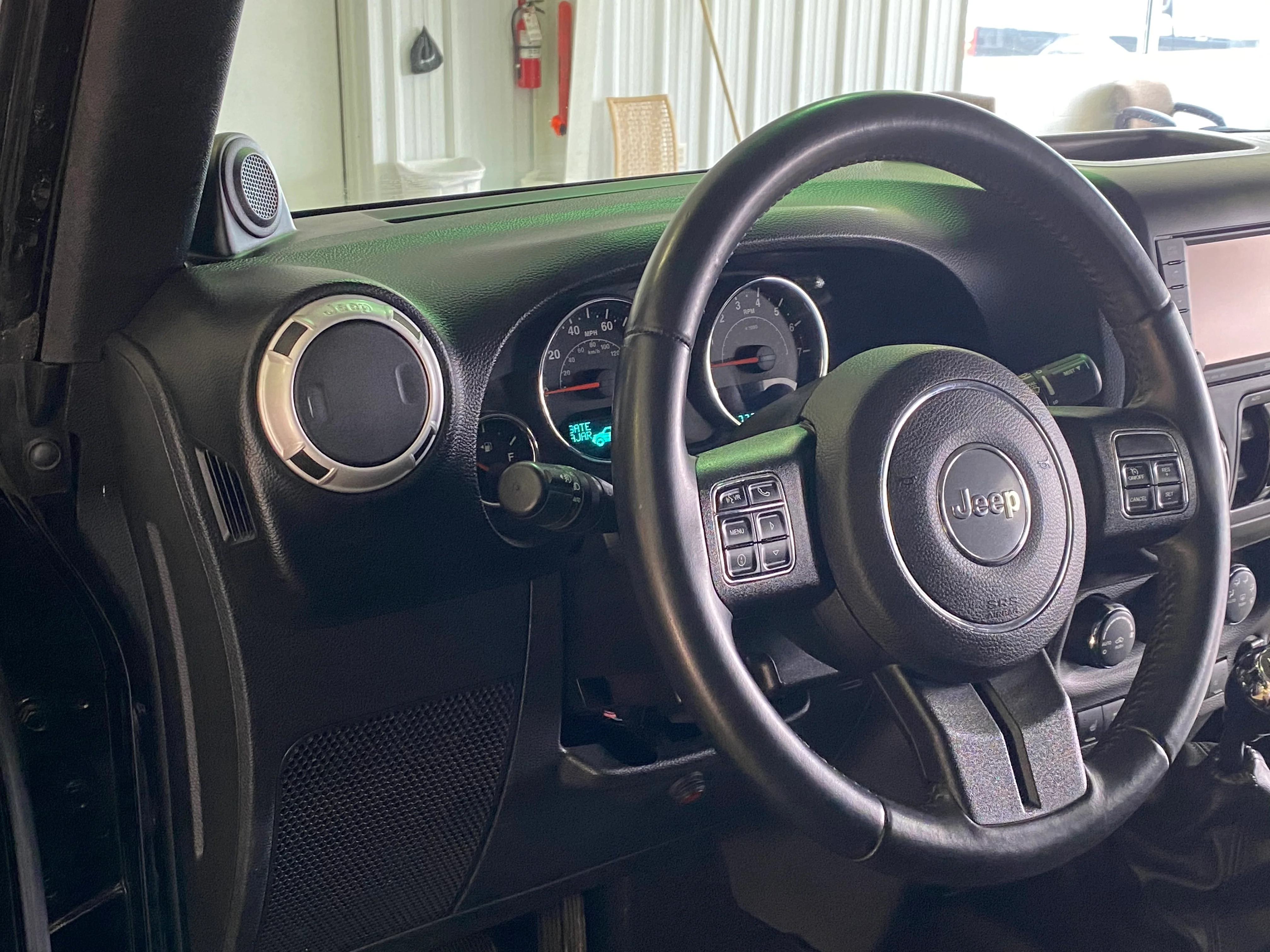 2014 Jeep Wrangler Unlimited Sahara - Image 17