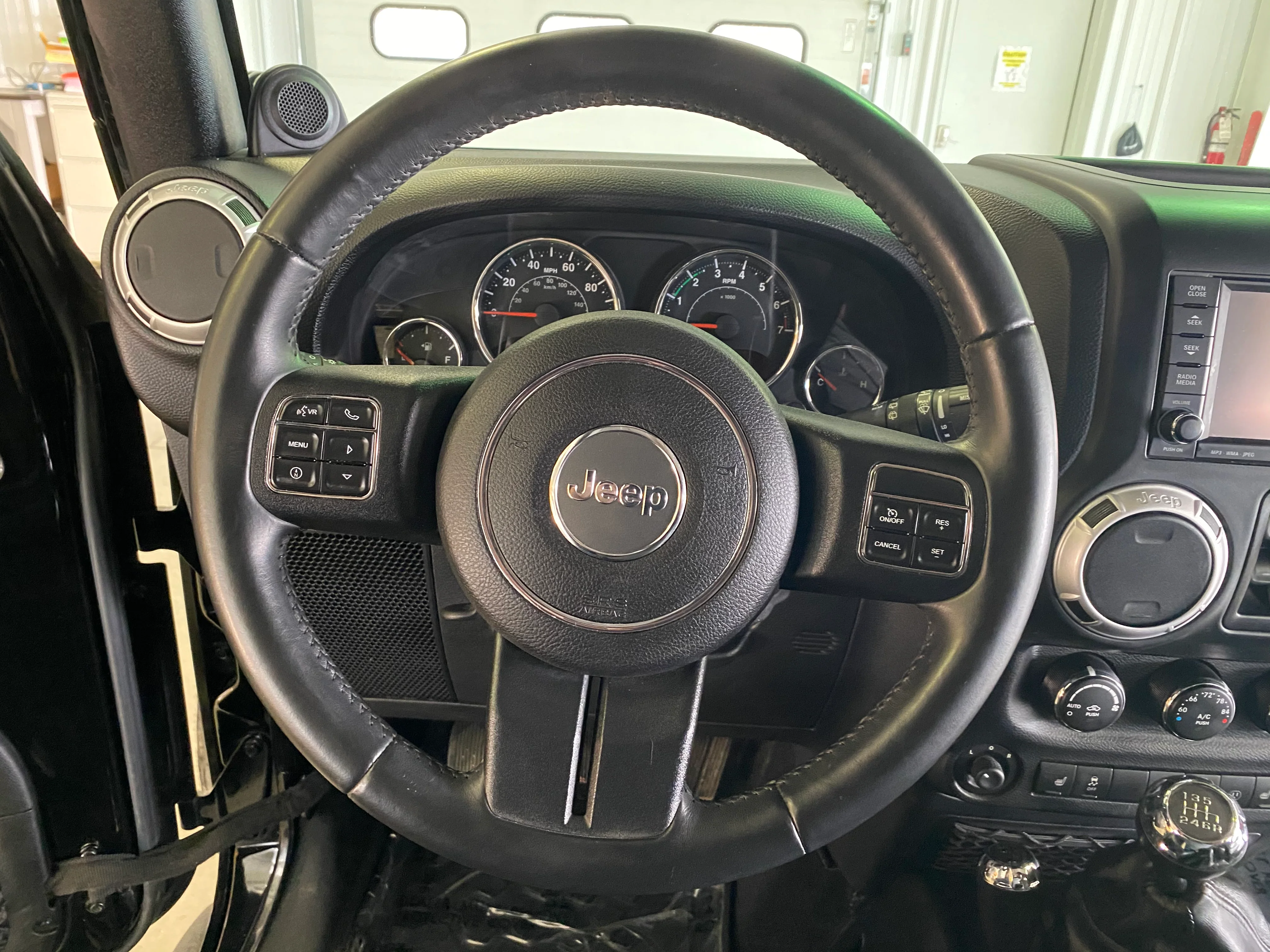 2014 Jeep Wrangler Unlimited Sahara - Image 18