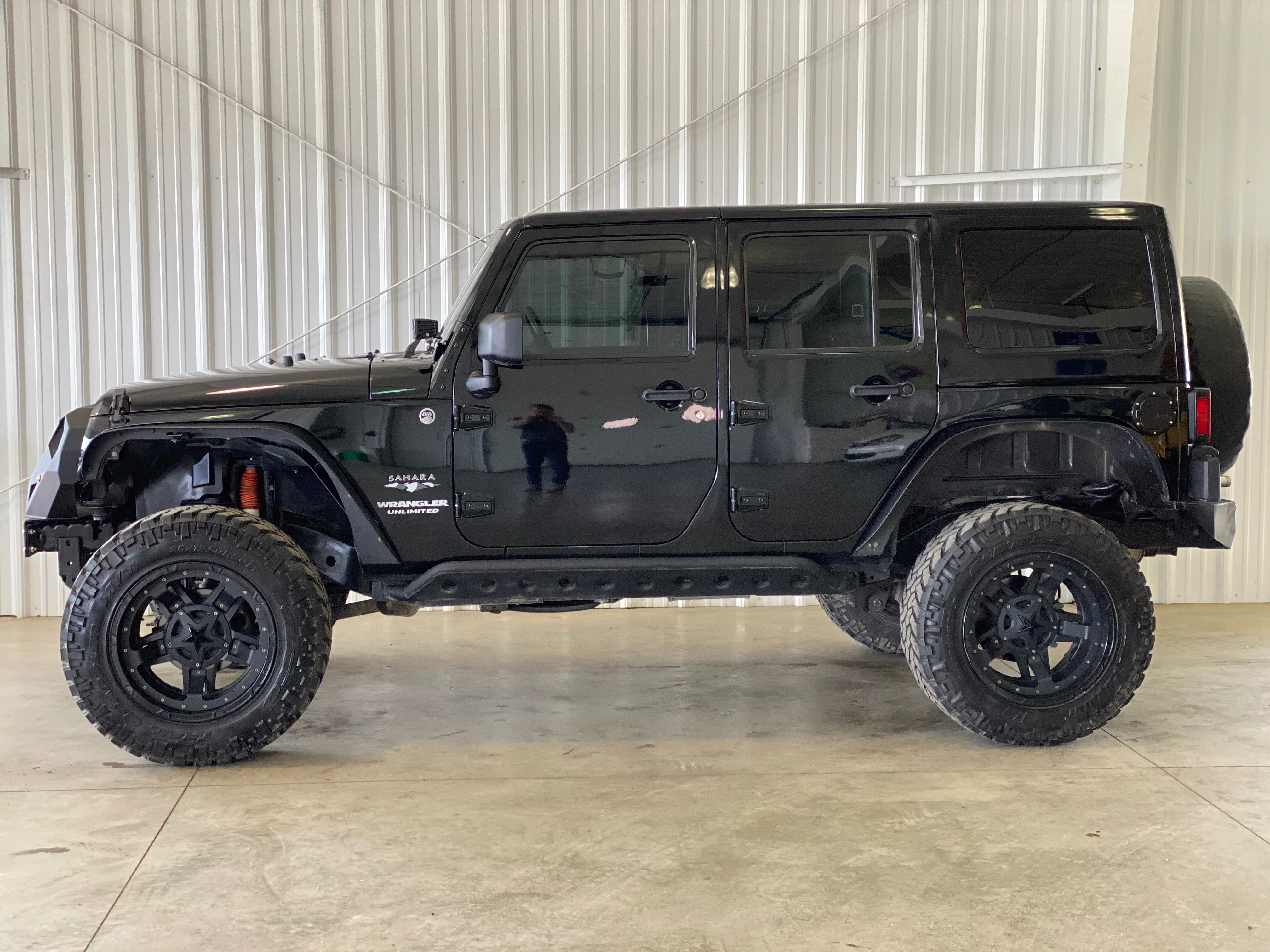 2014 Jeep Wrangler Unlimited Sahara - Image 2