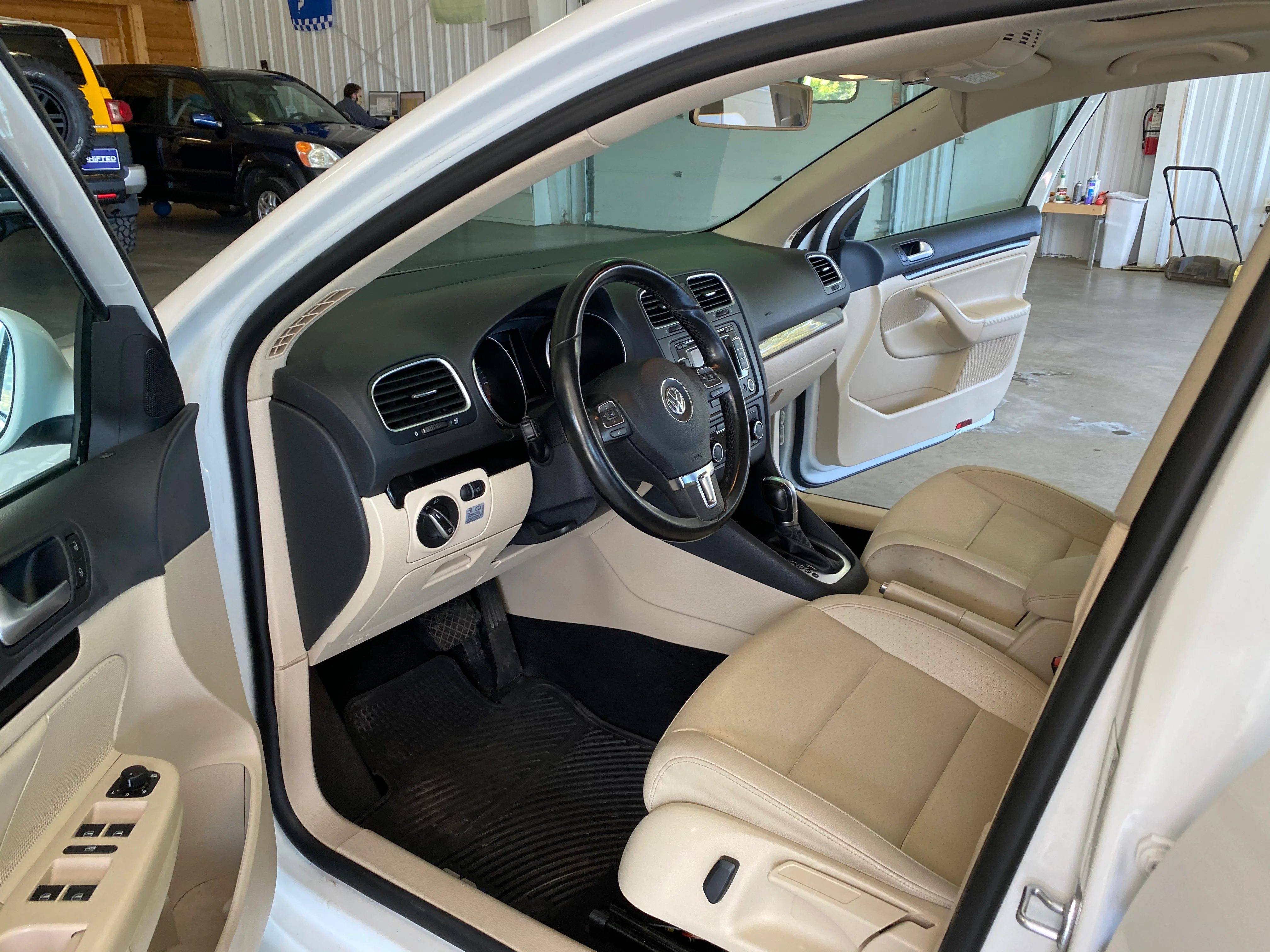 2014 Volkswagen Jetta Sportwagen TDI DSG - Image 11