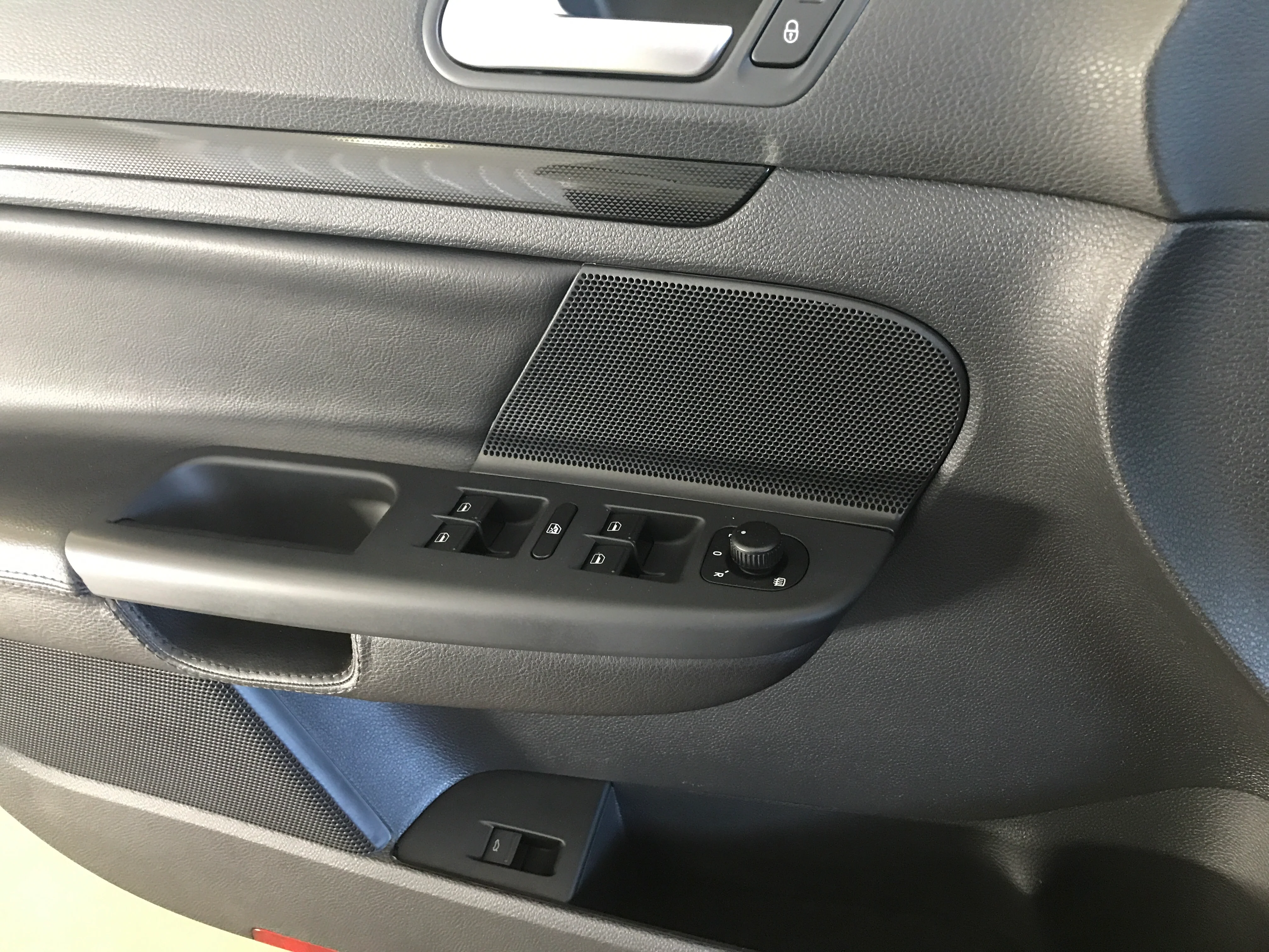 2014 Volkswagen Jetta TDI - Image 30