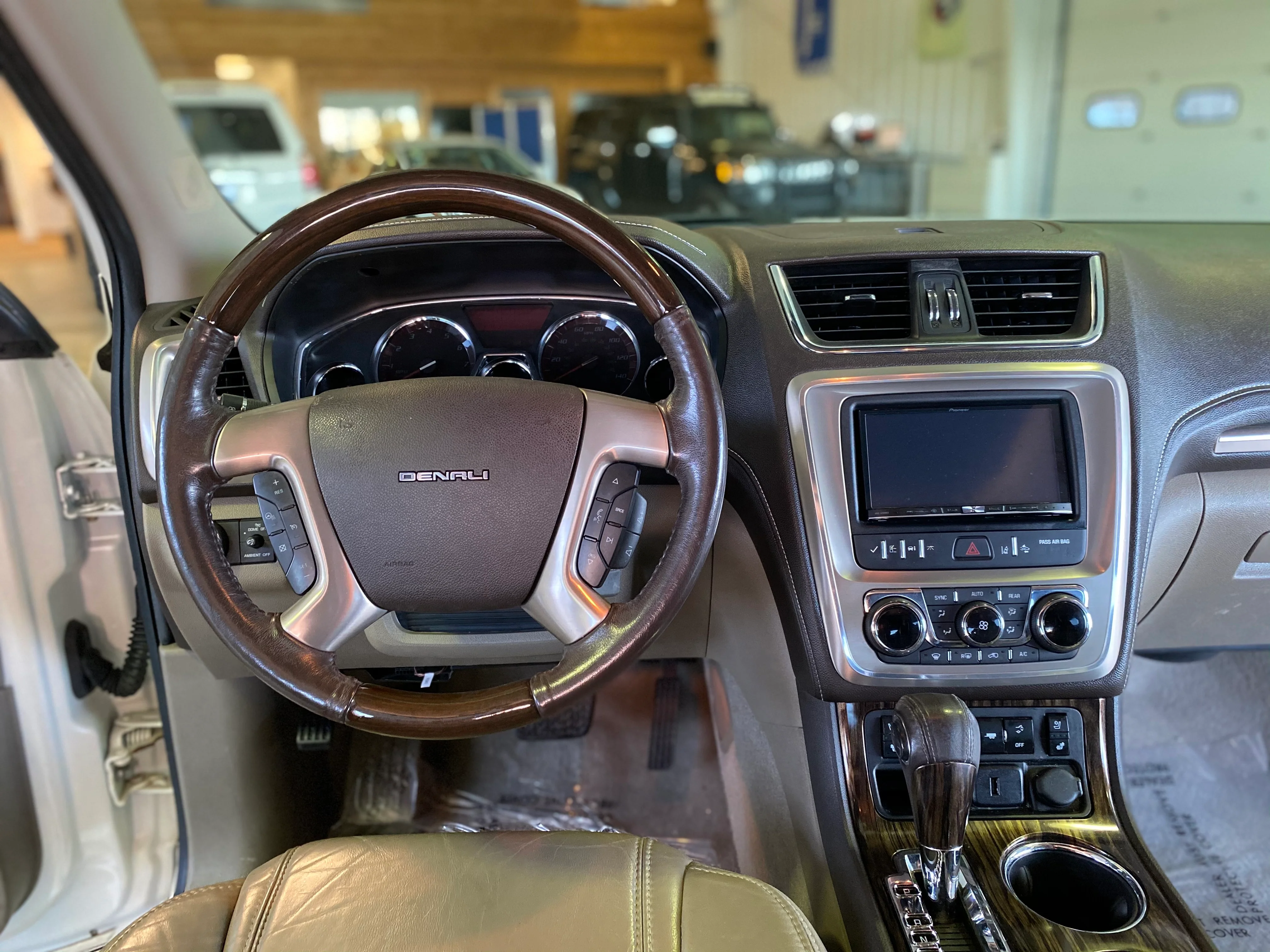 2015 GMC Acadia Denali AWD - Image 19