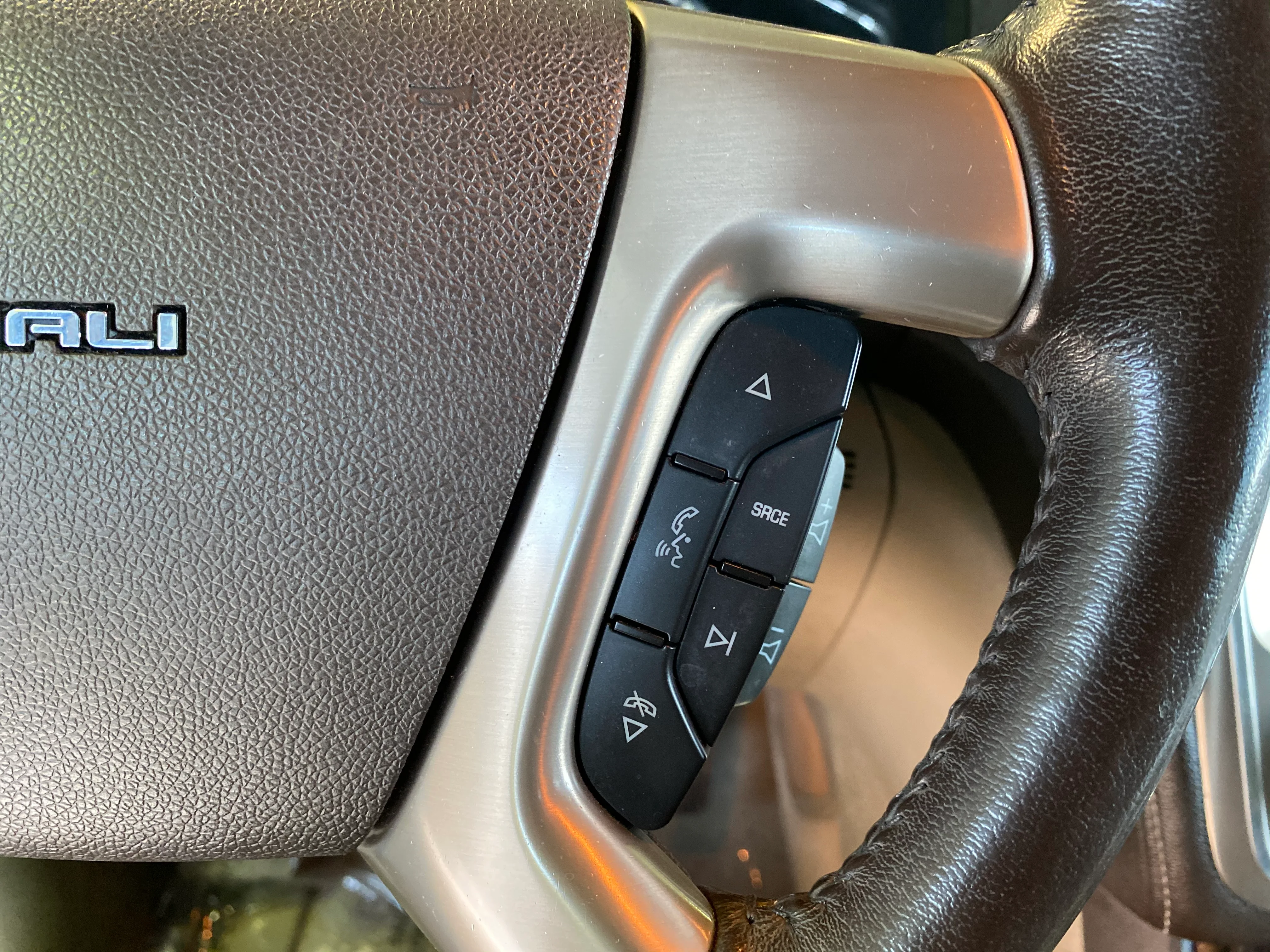 2015 GMC Acadia Denali AWD - Image 22