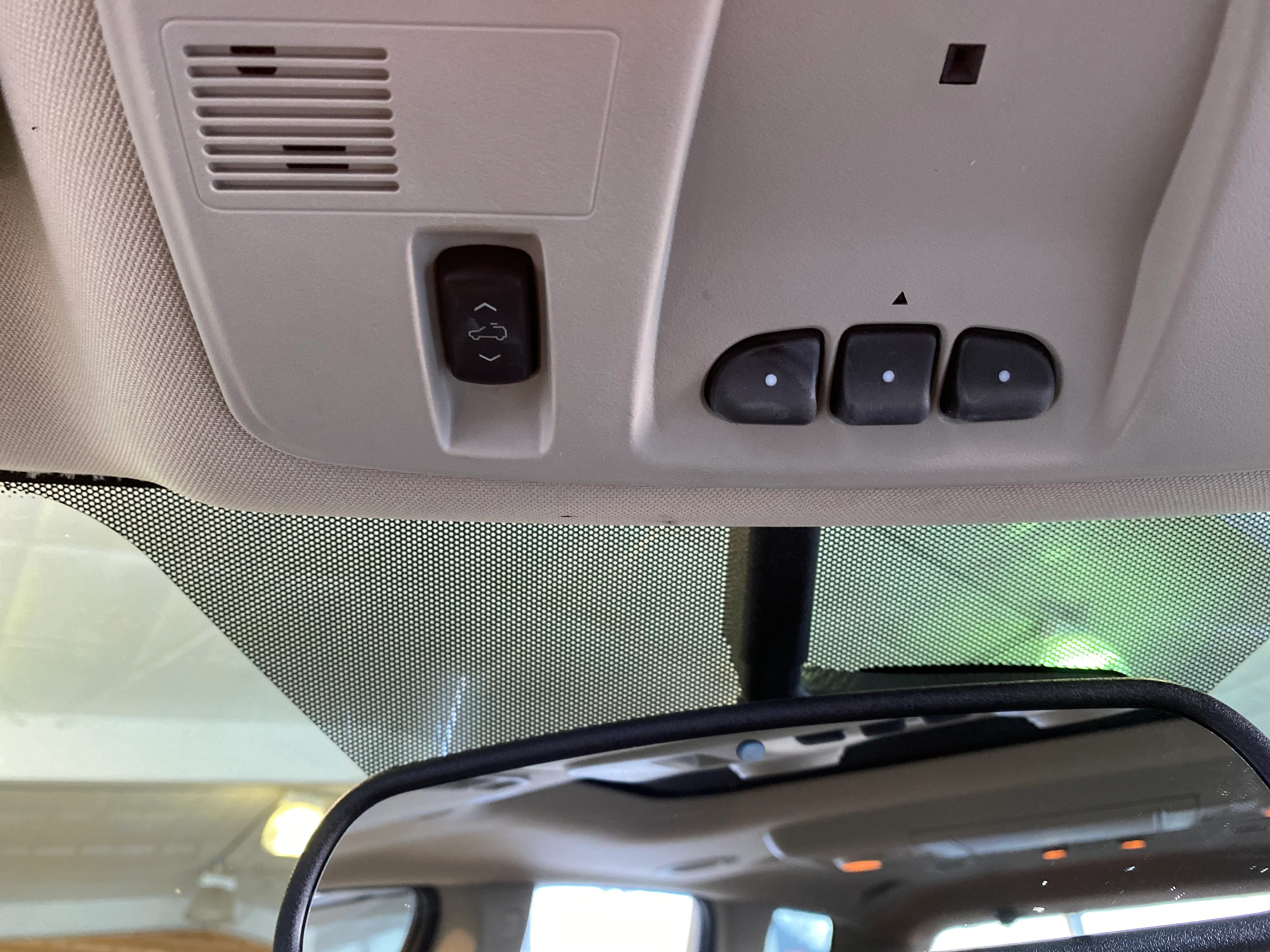 2015 GMC Acadia Denali AWD - Image 28