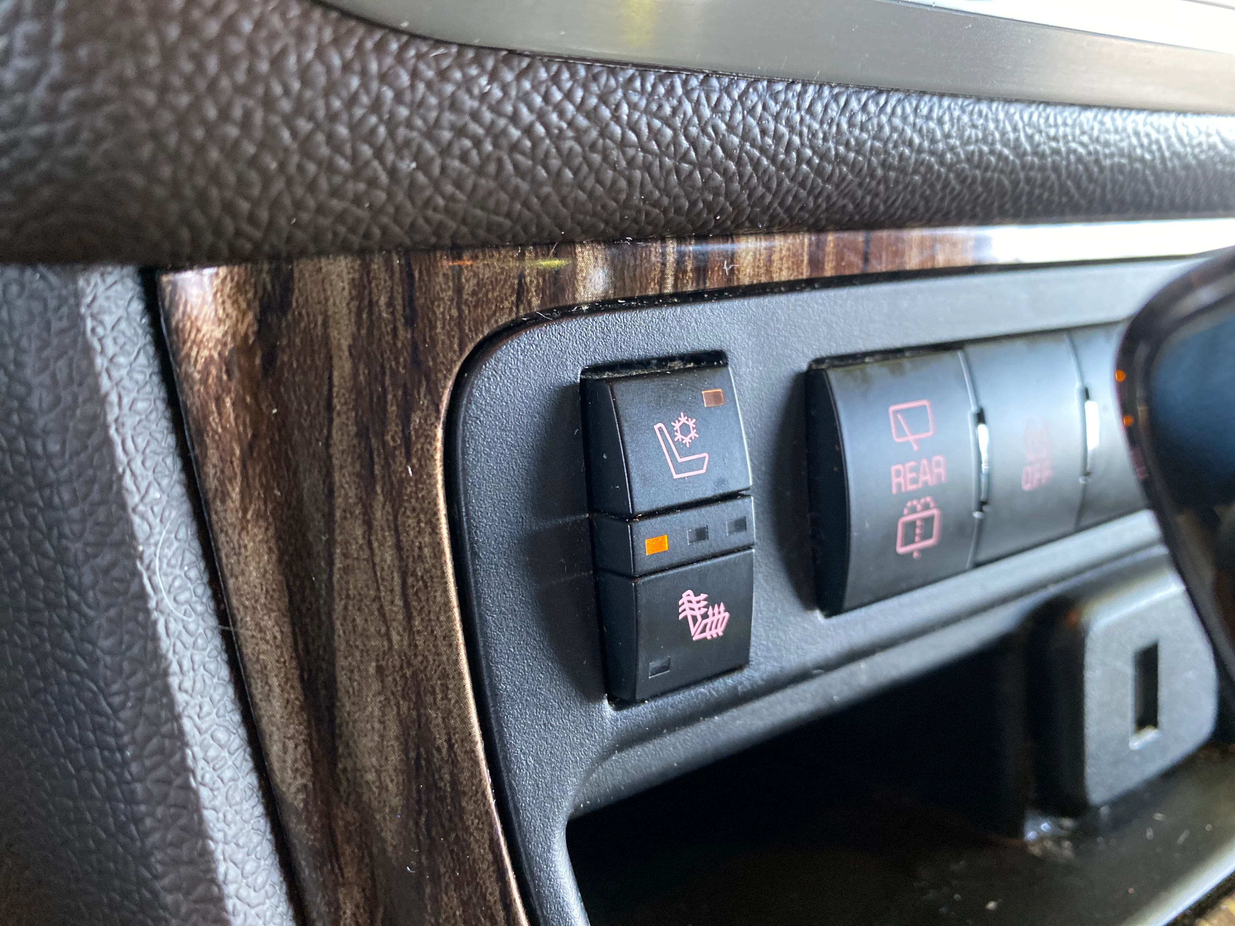 2015 GMC Acadia Denali AWD - Image 32