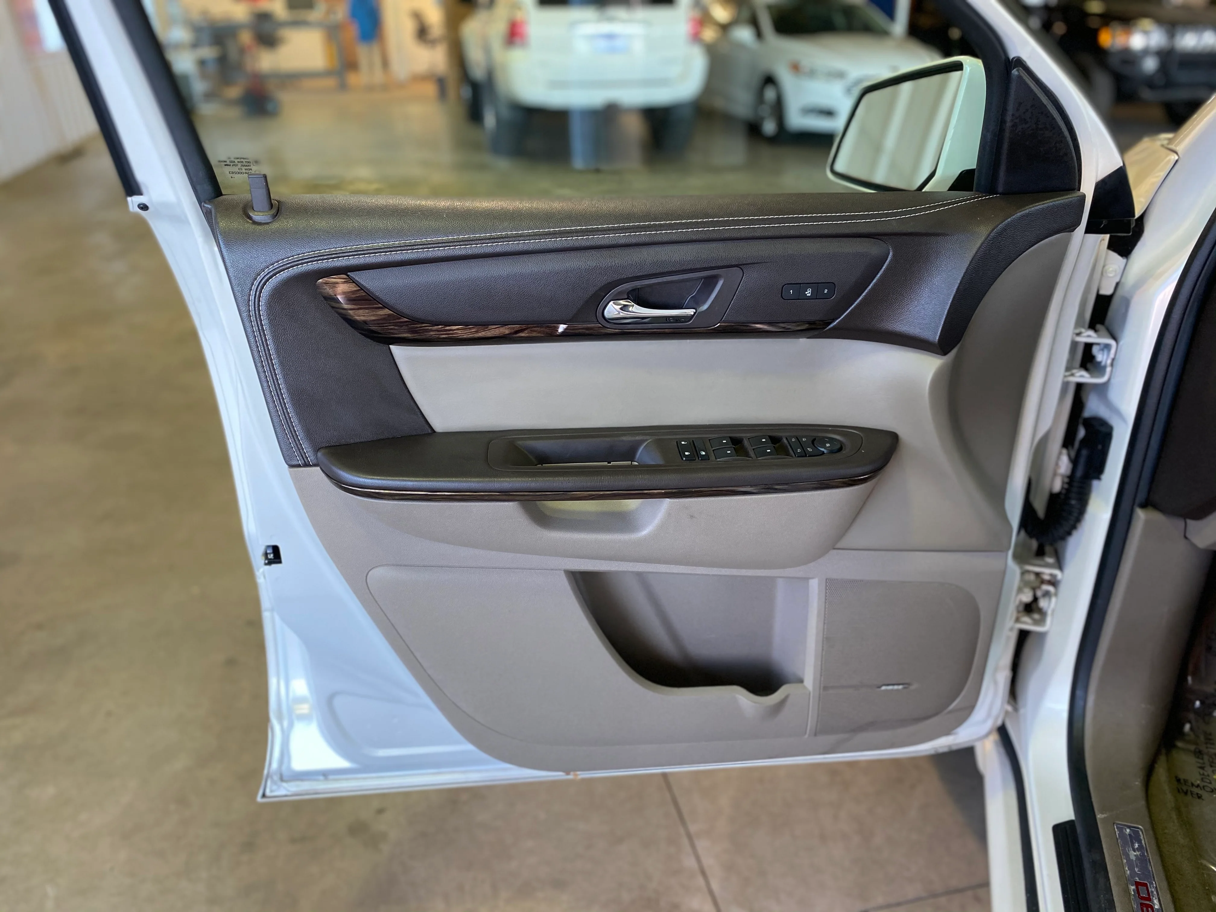 2015 GMC Acadia Denali AWD - Image 35