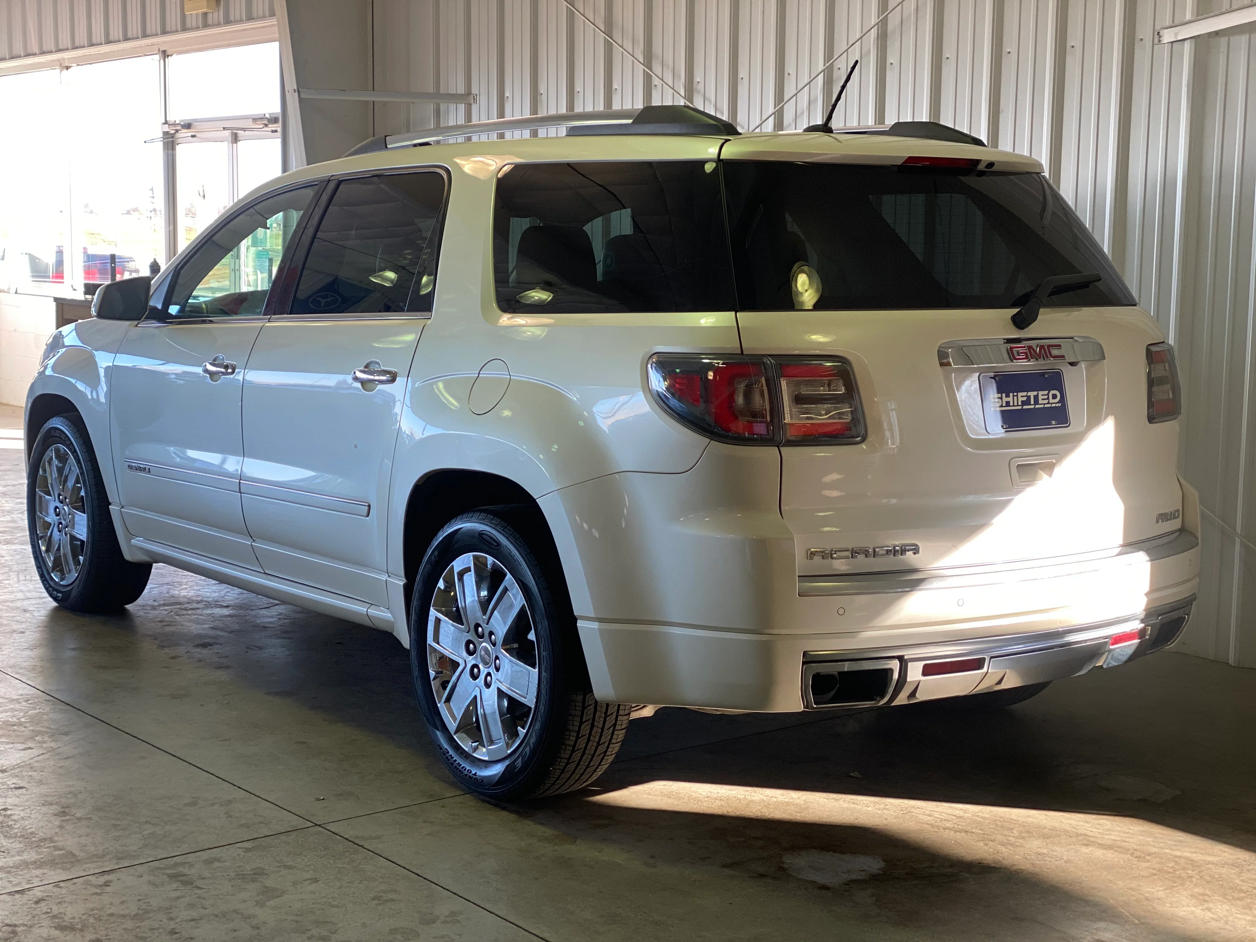 2015 GMC Acadia Denali AWD - Image 4