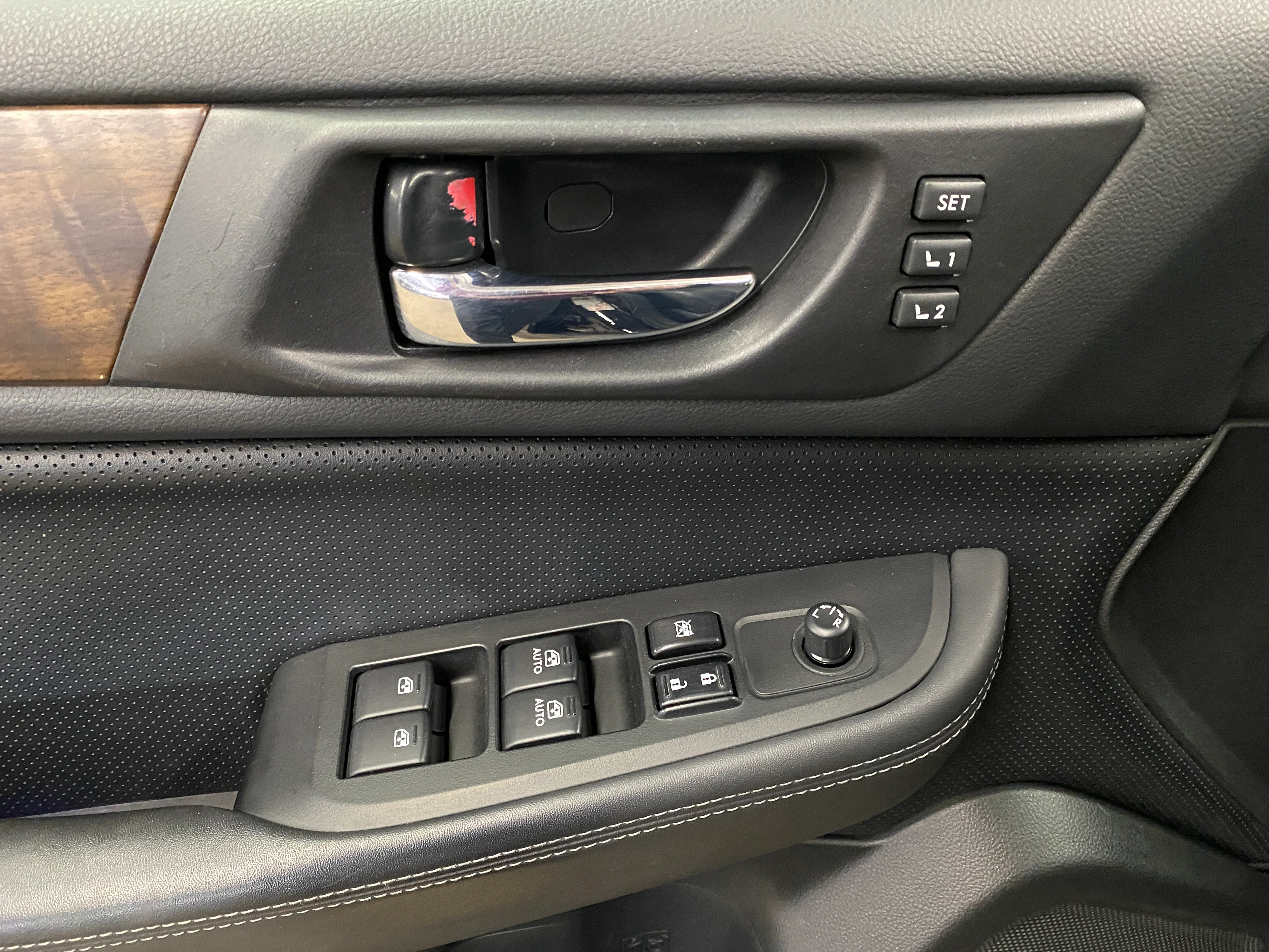 2015 Subaru Outback 2.5i Limited - Image 11