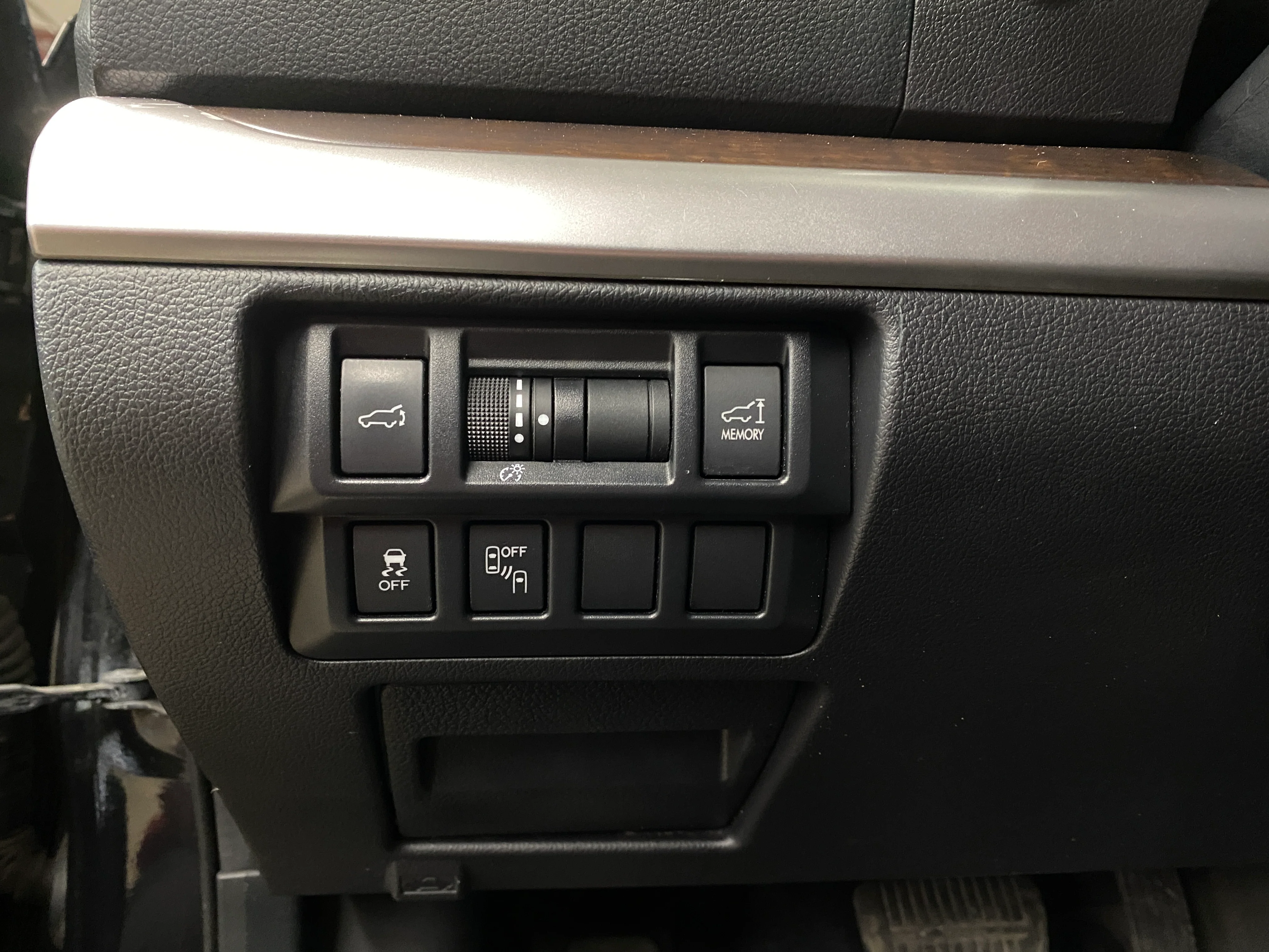 2015 Subaru Outback 2.5i Limited - Image 13