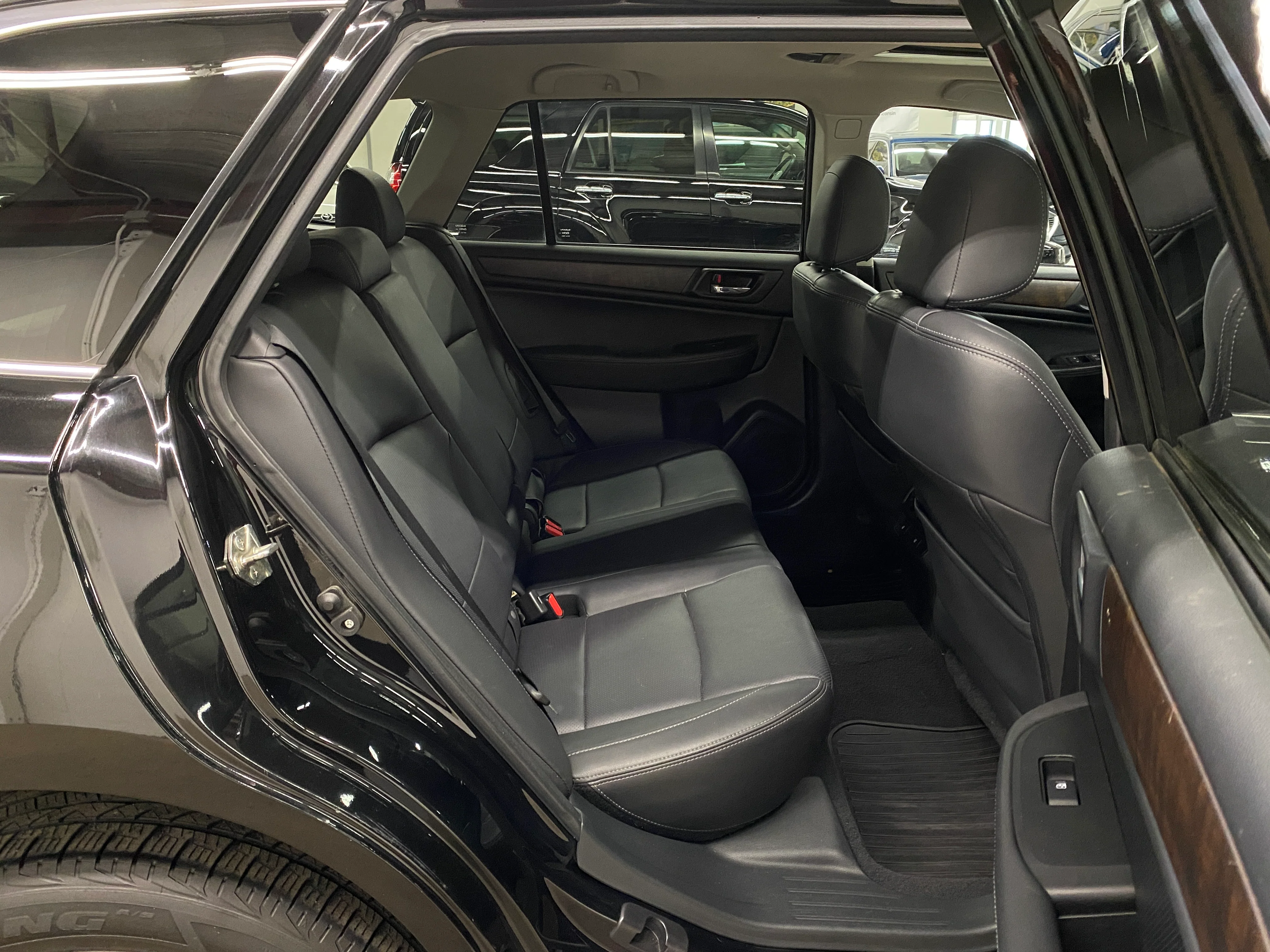 2015 Subaru Outback 2.5i Limited - Image 18