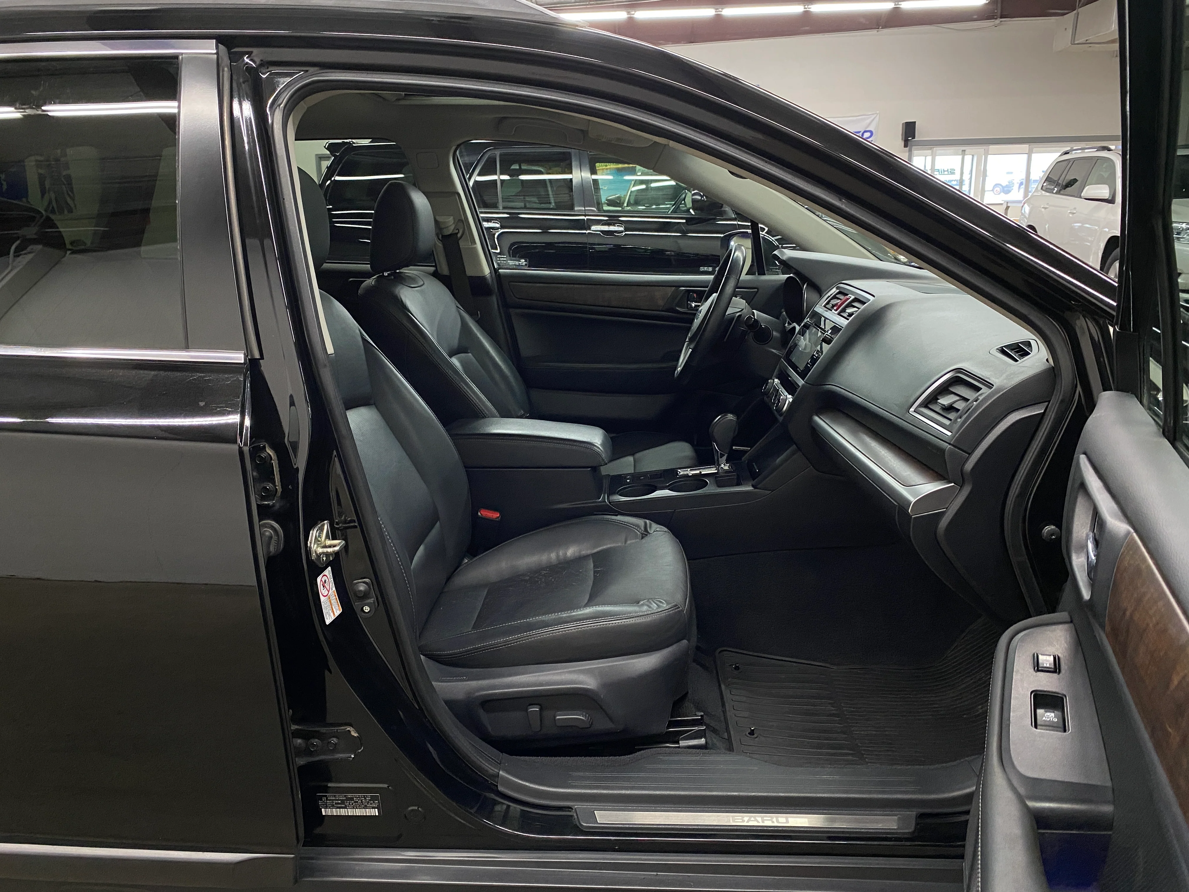 2015 Subaru Outback 2.5i Limited - Image 19