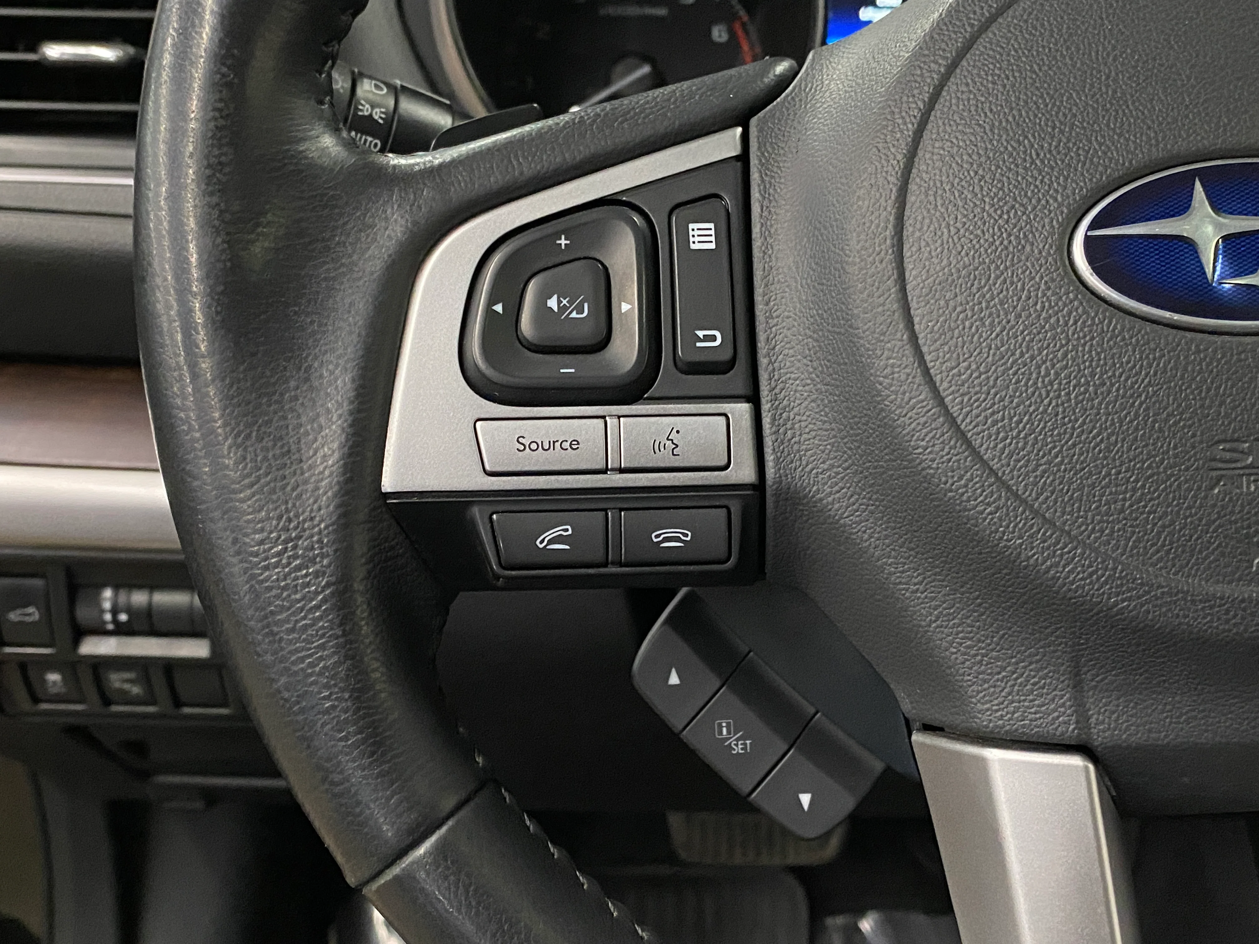2015 Subaru Outback 2.5i Limited - Image 24