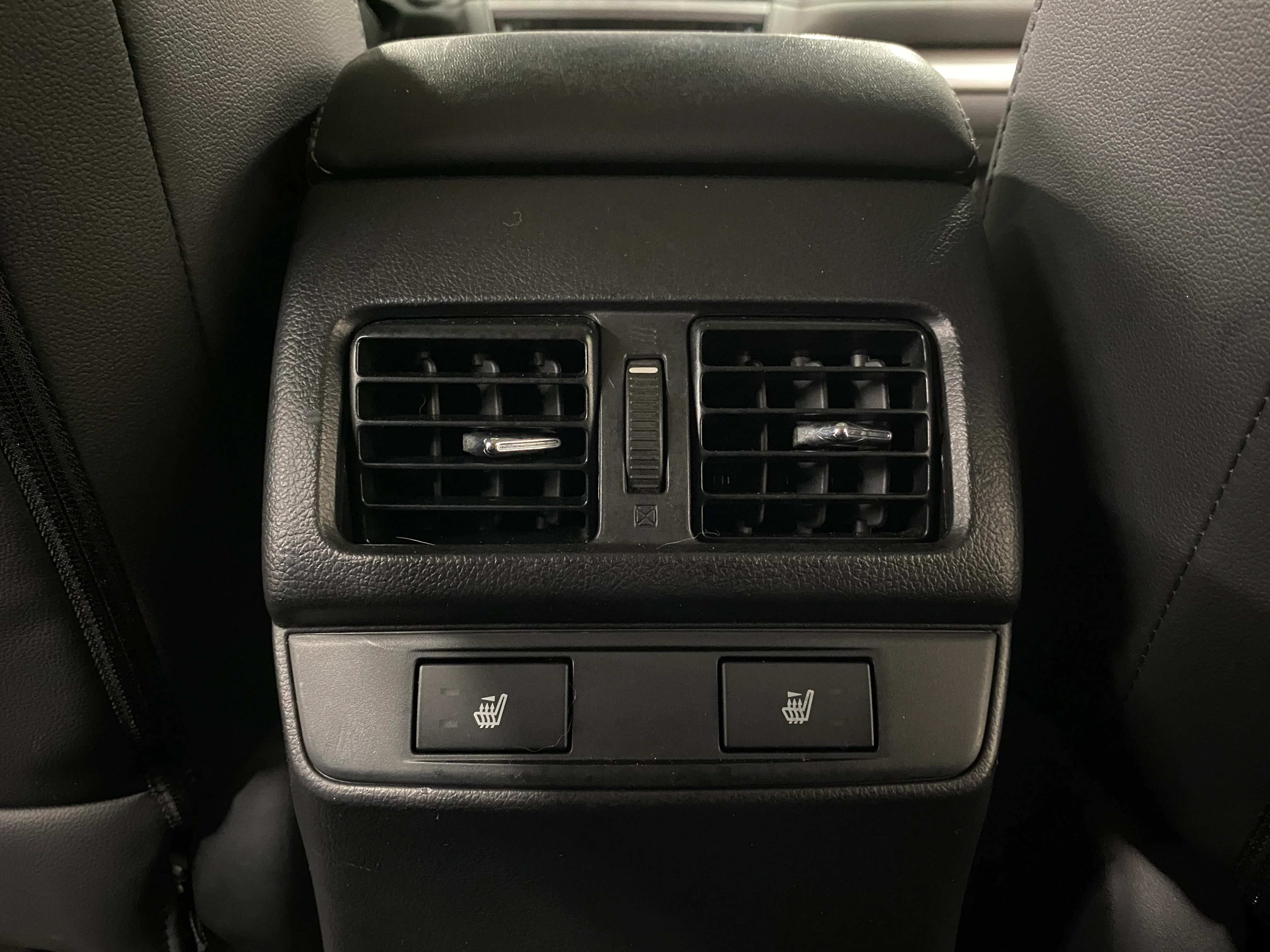 2015 Subaru Outback 2.5i Limited - Image 32