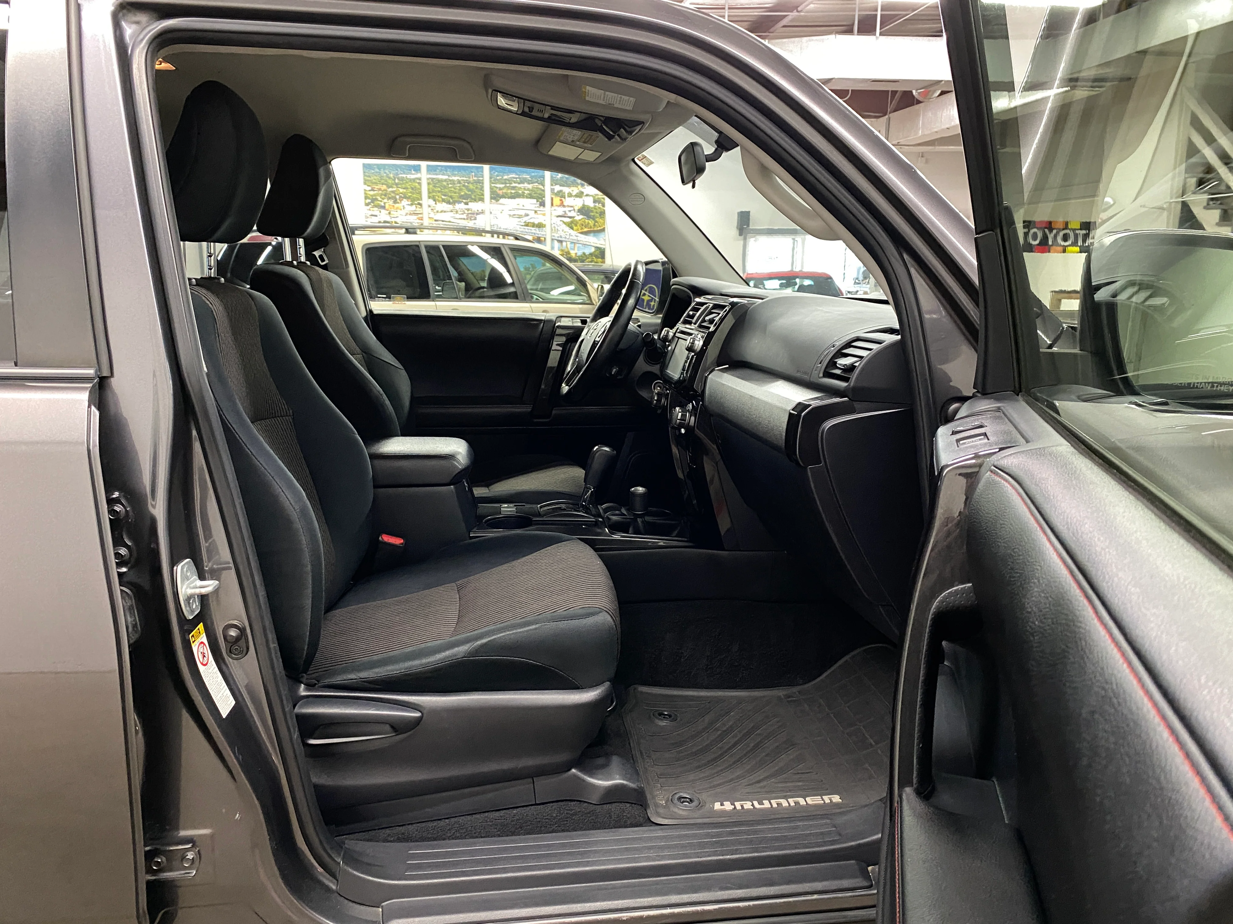 2015 Toyota 4Runner Trail 4.0L 4WD - Image 11